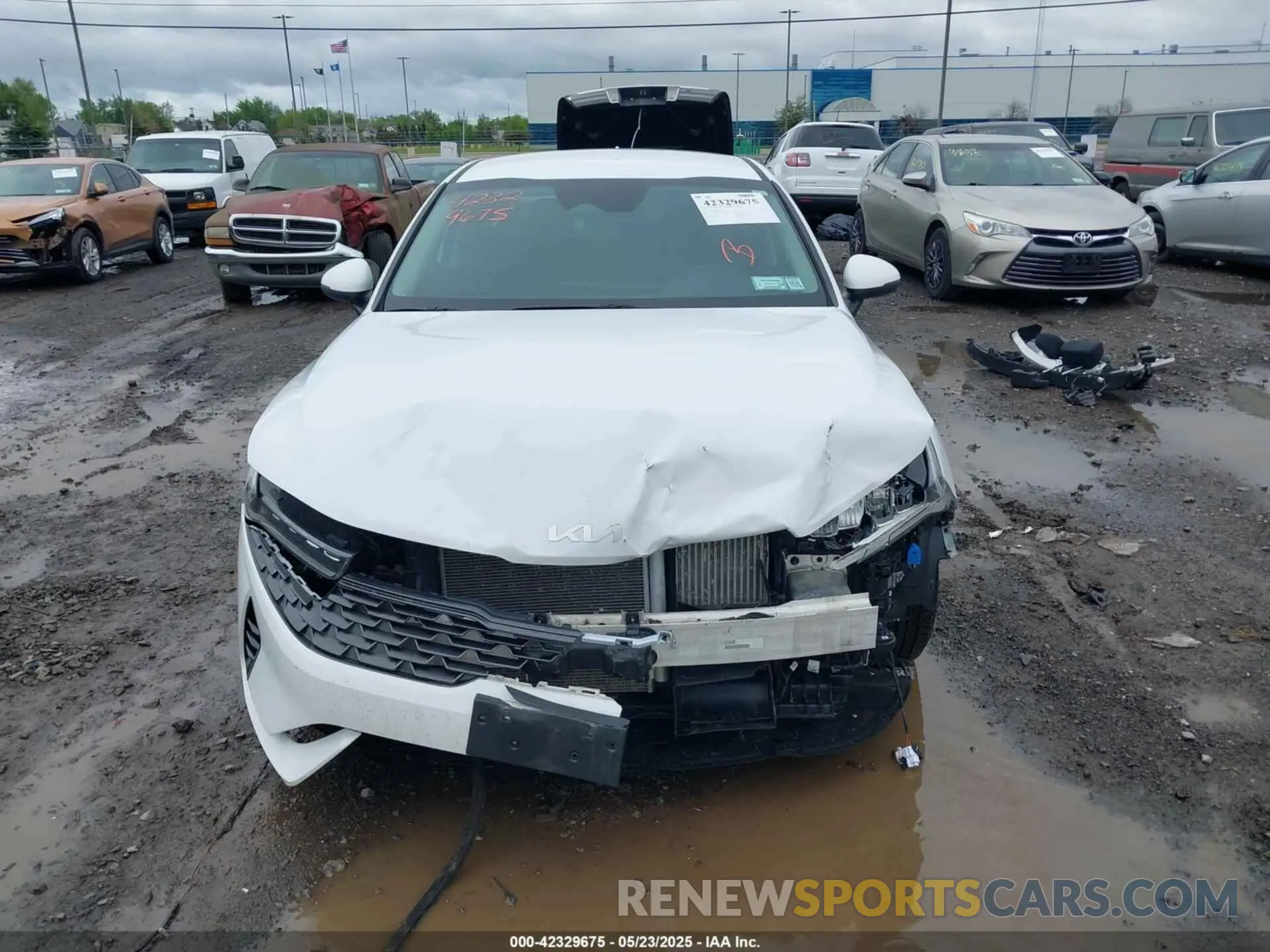 13 Photograph of a damaged car 5XXG14J24NG141596 KIA K5 2022