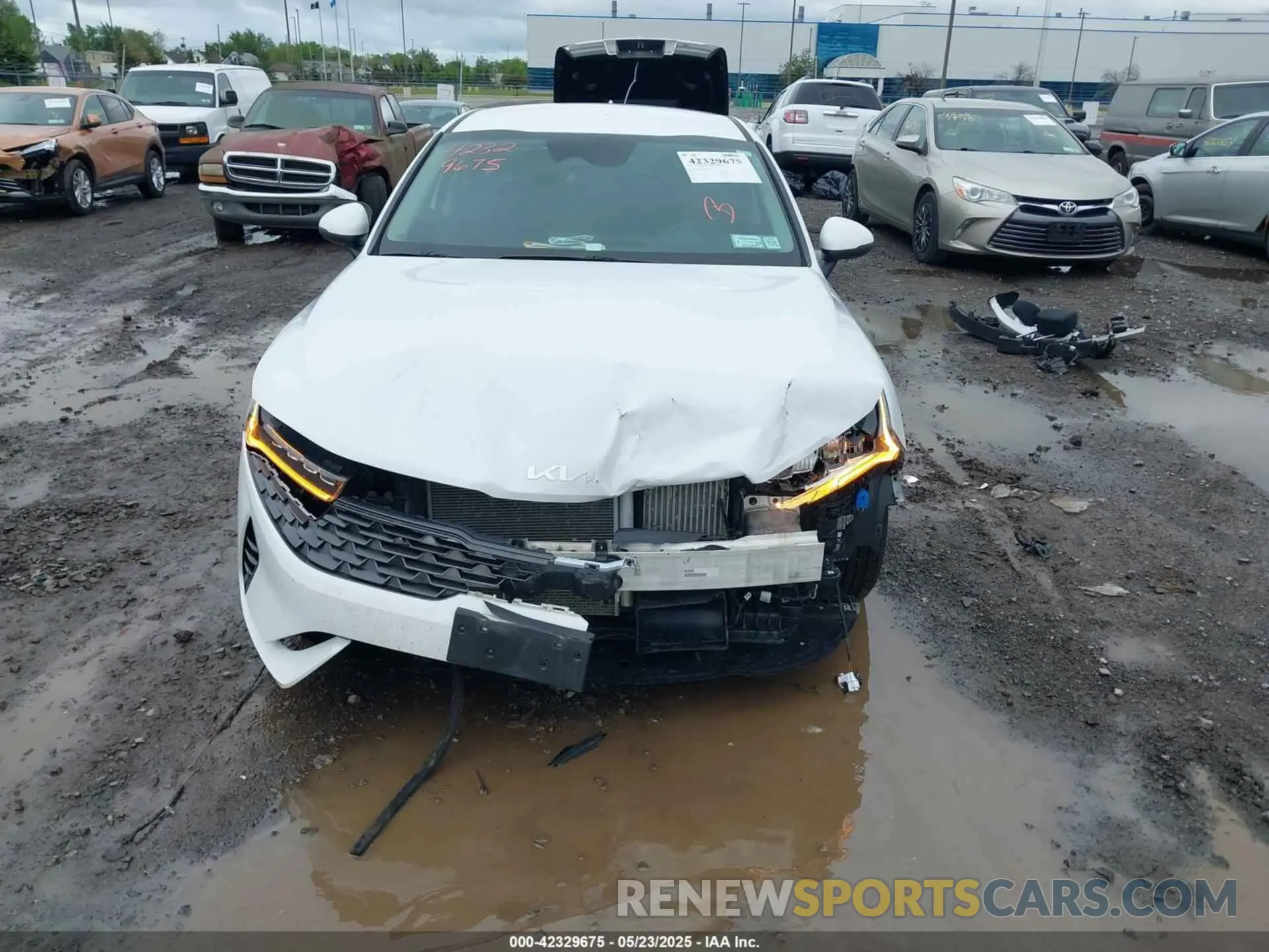 6 Photograph of a damaged car 5XXG14J24NG141596 KIA K5 2022