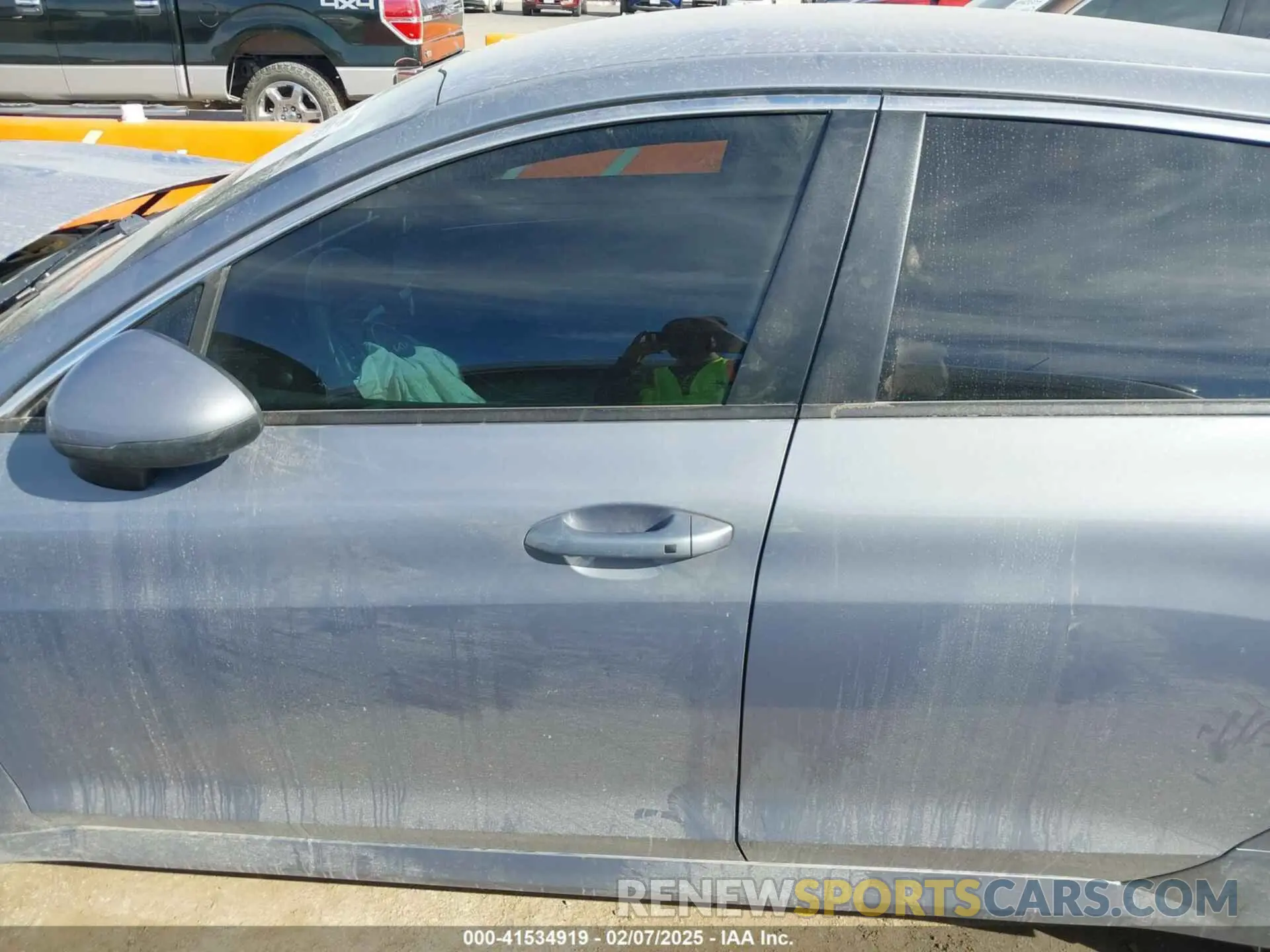 14 Photograph of a damaged car 5XXG14J24NG142263 KIA K5 2022