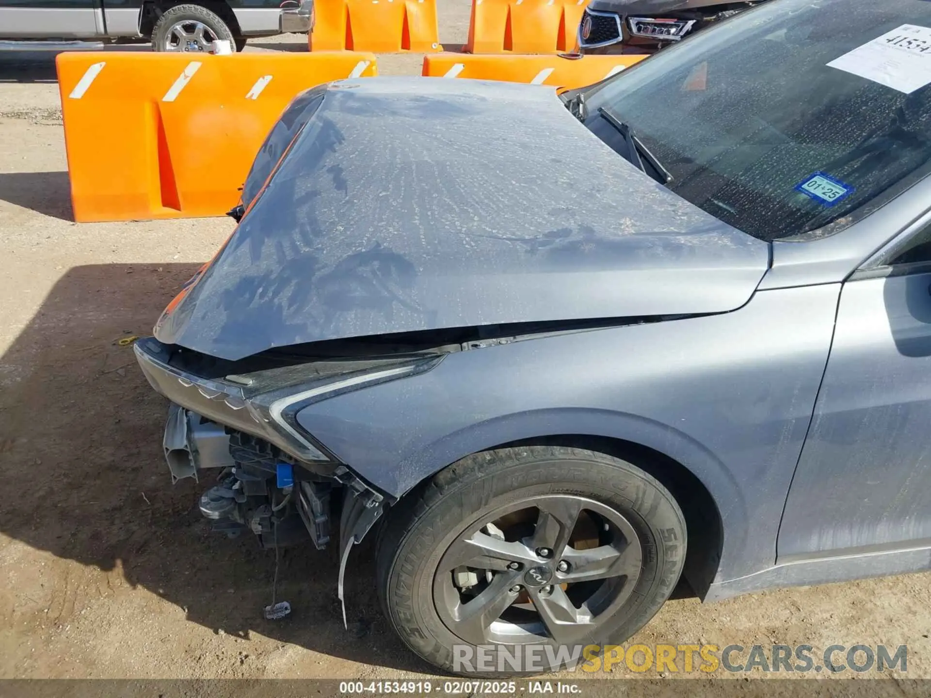6 Photograph of a damaged car 5XXG14J24NG142263 KIA K5 2022