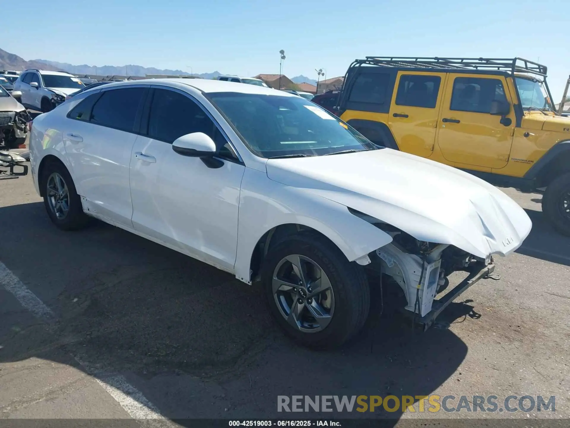 1 Photograph of a damaged car 5XXG14J25NG106176 KIA K5 2022