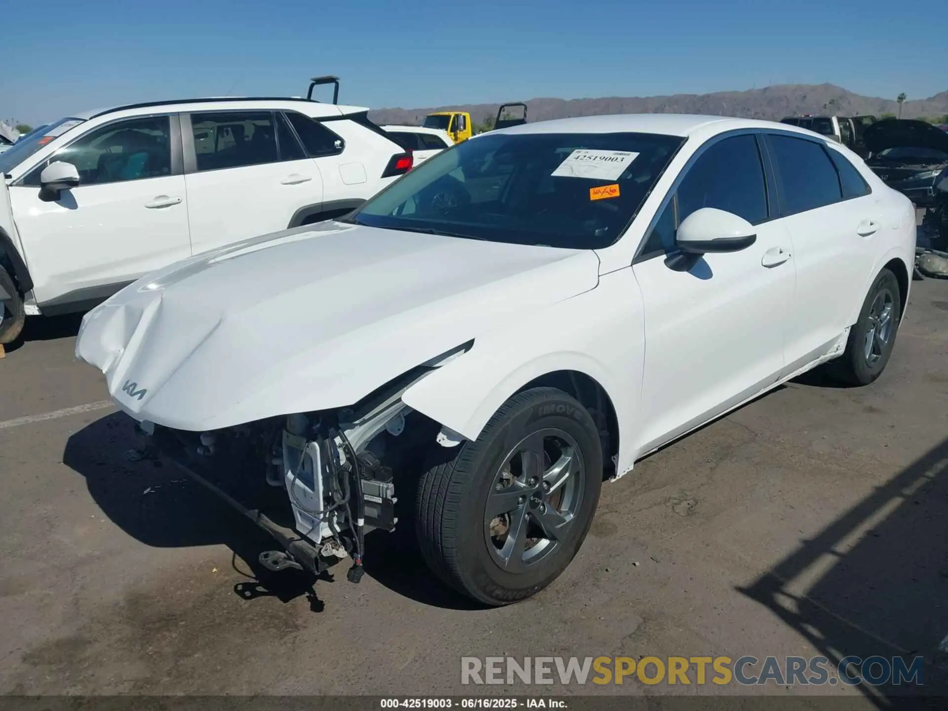 2 Photograph of a damaged car 5XXG14J25NG106176 KIA K5 2022