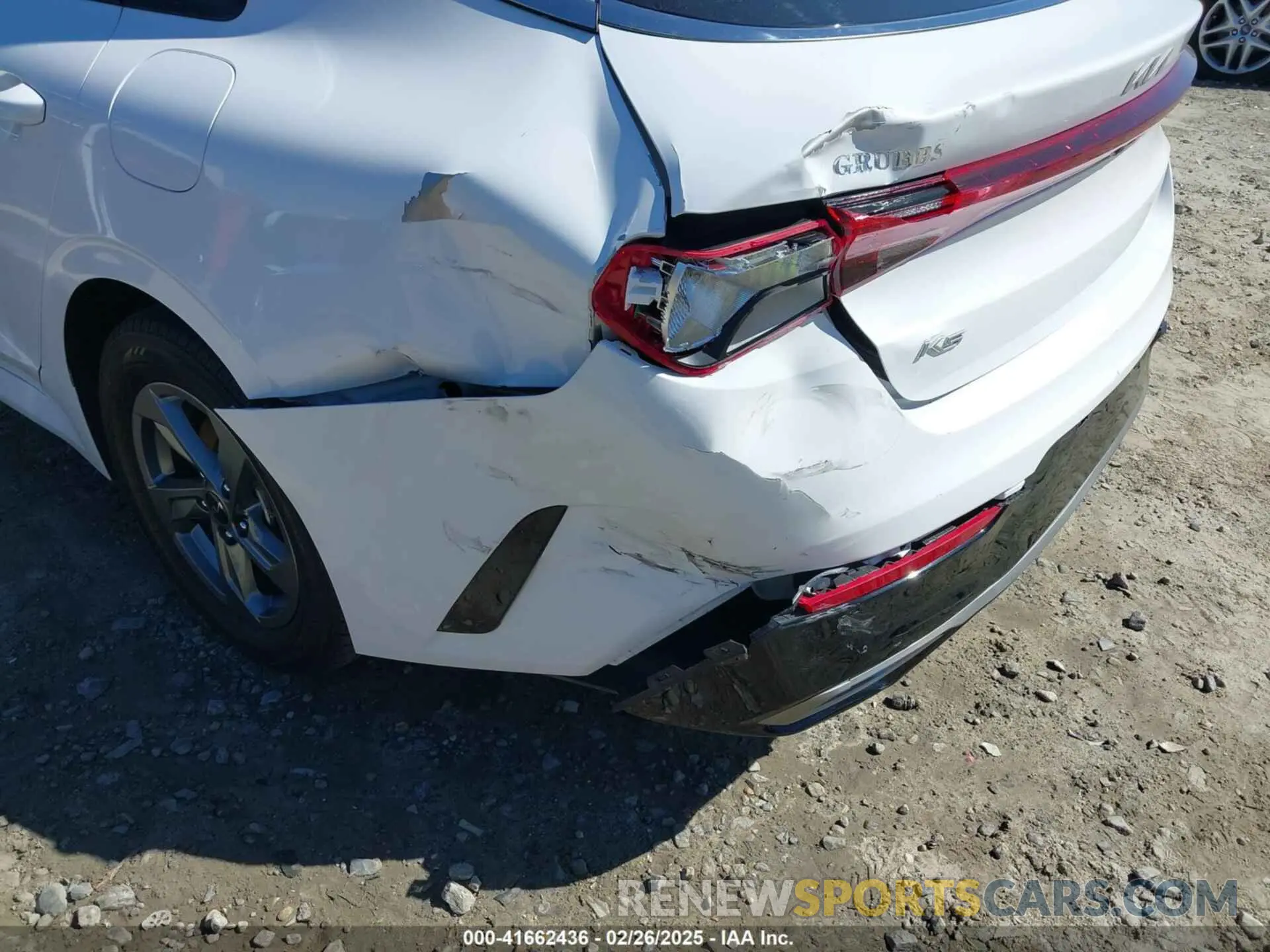 18 Photograph of a damaged car 5XXG14J25NG110504 KIA K5 2022