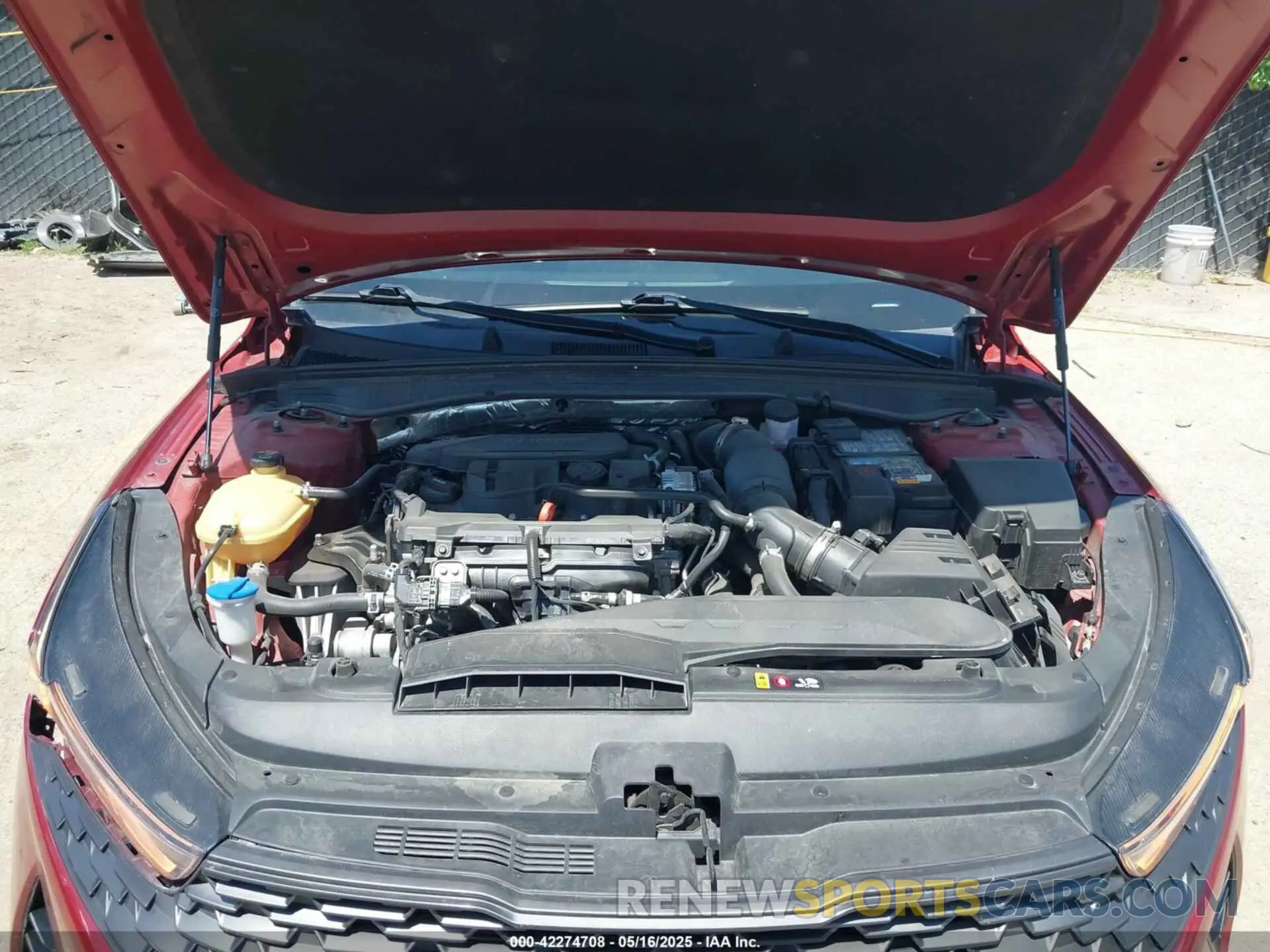 10 Photograph of a damaged car 5XXG14J25NG143020 KIA K5 2022