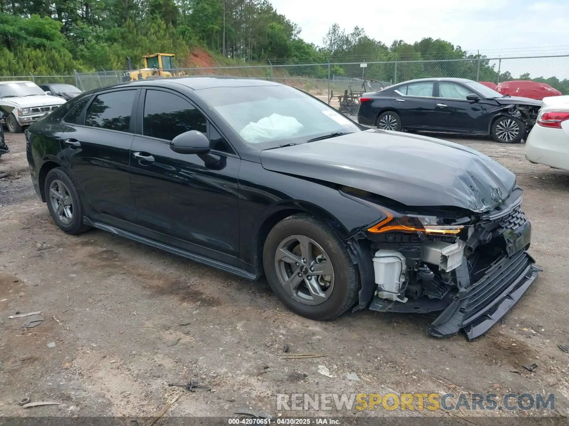1 Photograph of a damaged car 5XXG14J25NG146189 KIA K5 2022