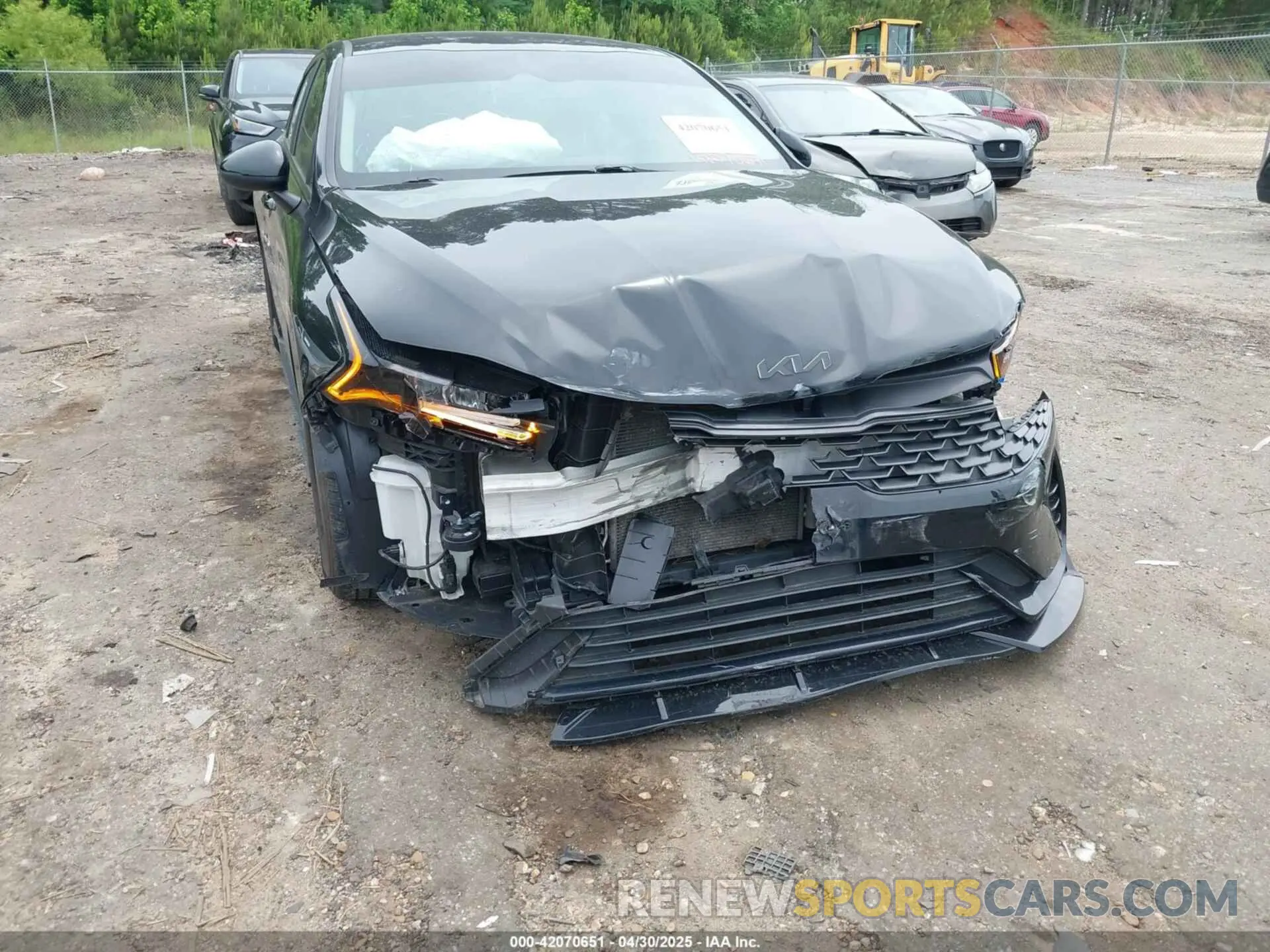 6 Photograph of a damaged car 5XXG14J25NG146189 KIA K5 2022