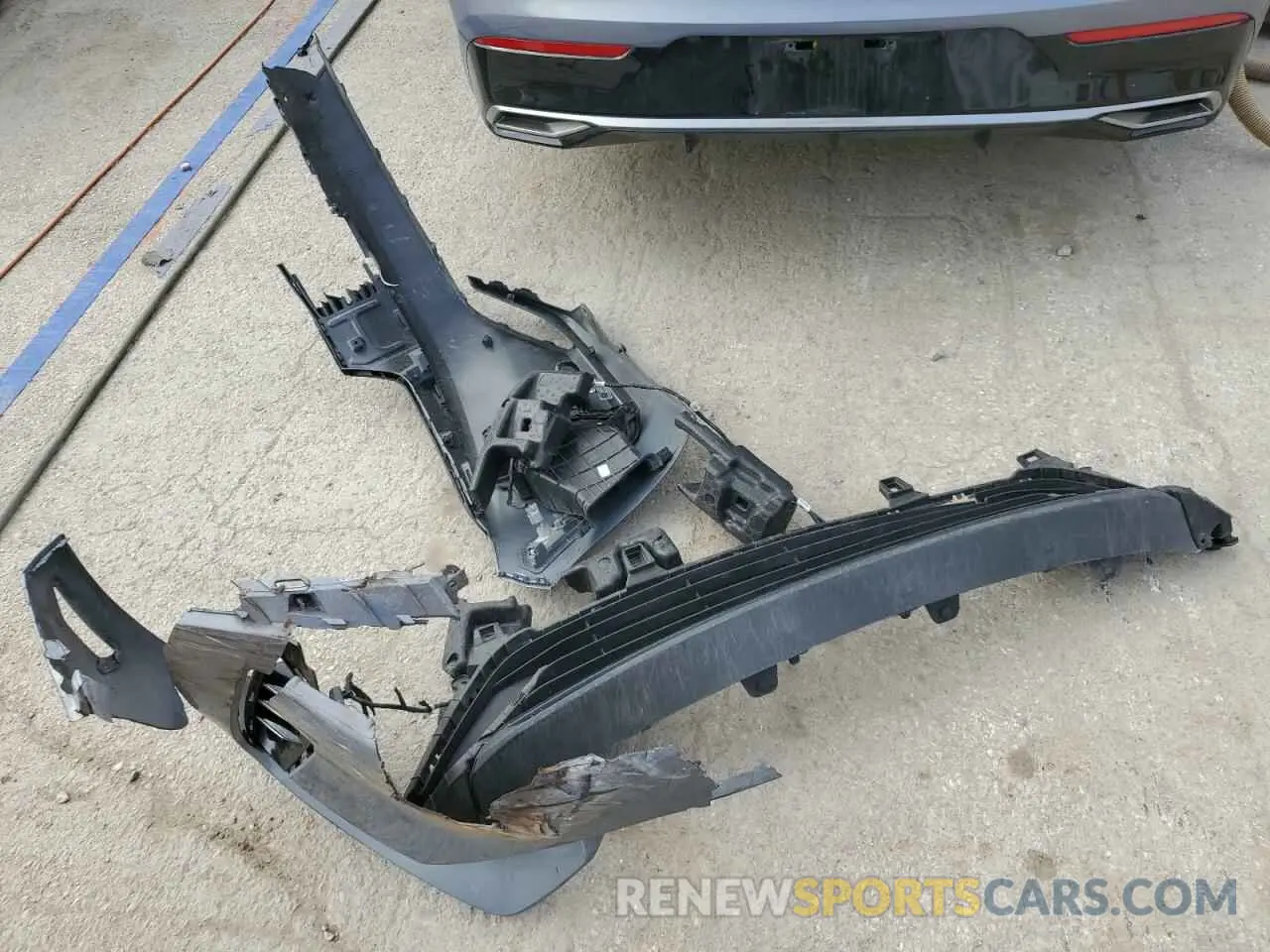 12 Photograph of a damaged car 5XXG14J26NG102668 KIA K5 2022