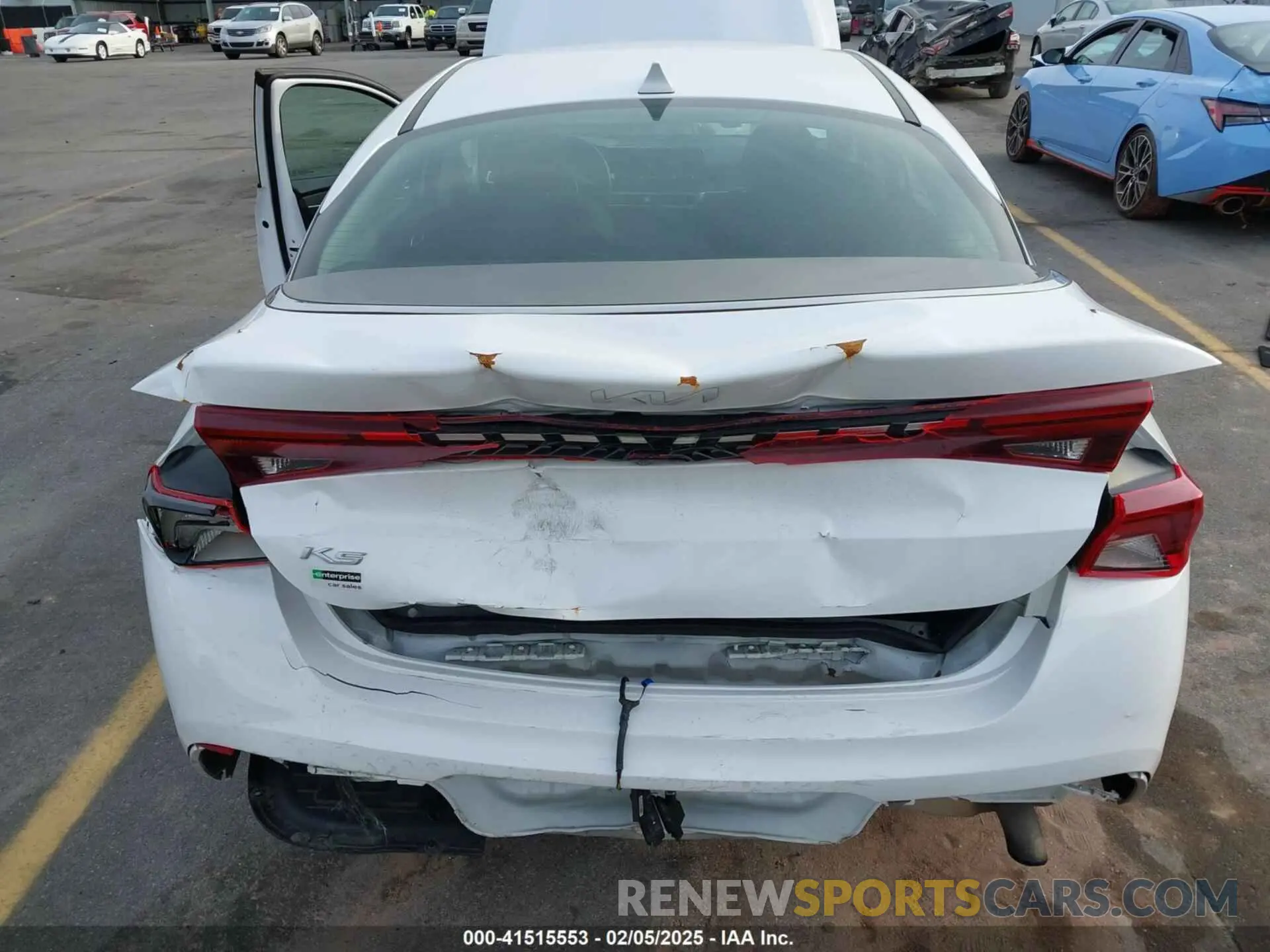 6 Photograph of a damaged car 5XXG14J26NG103626 KIA K5 2022