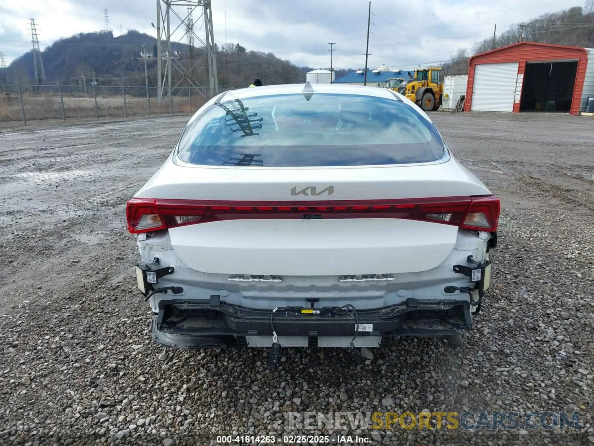17 Photograph of a damaged car 5XXG14J26NG106106 KIA K5 2022