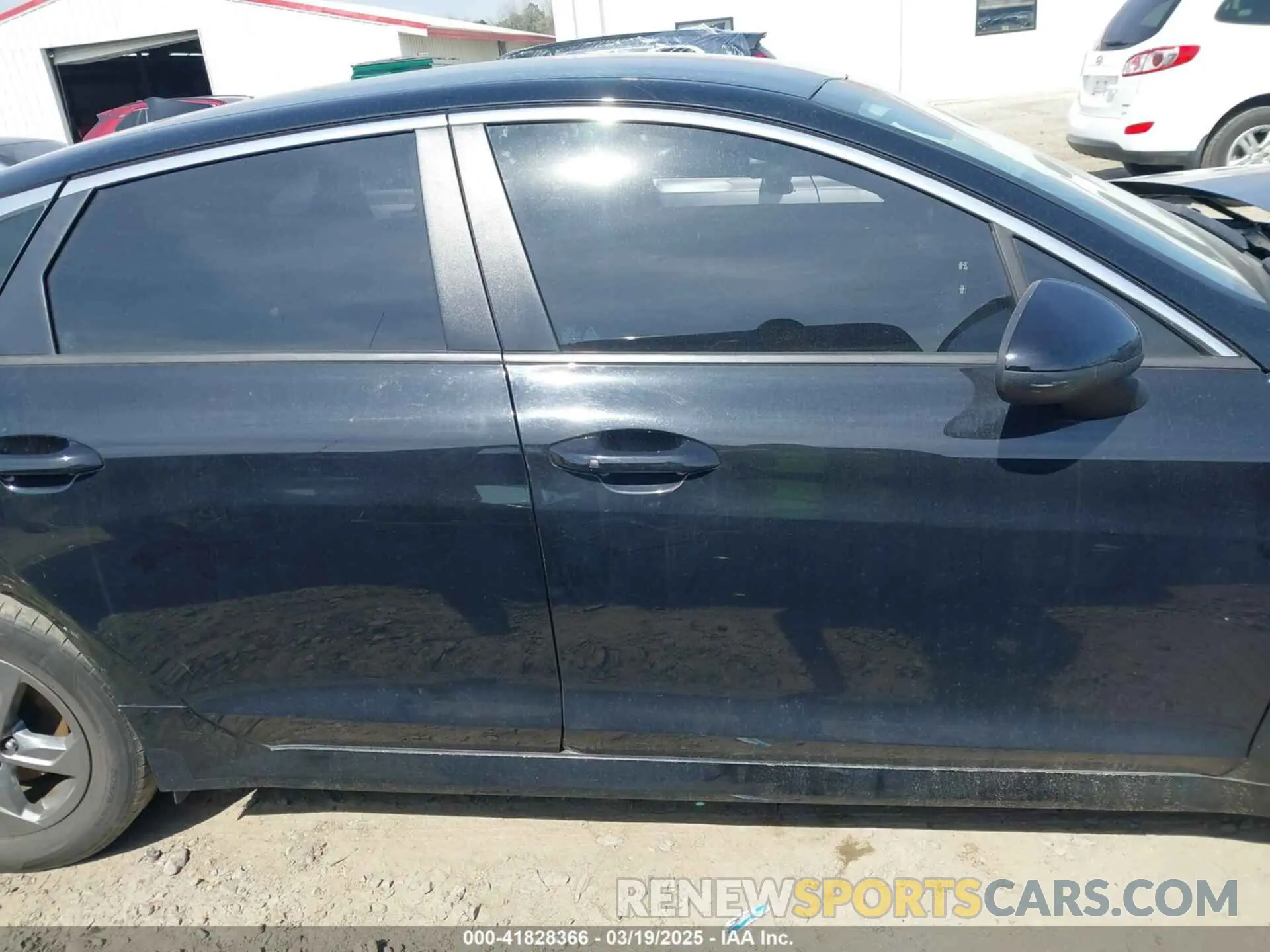 14 Photograph of a damaged car 5XXG14J26NG123276 KIA K5 2022
