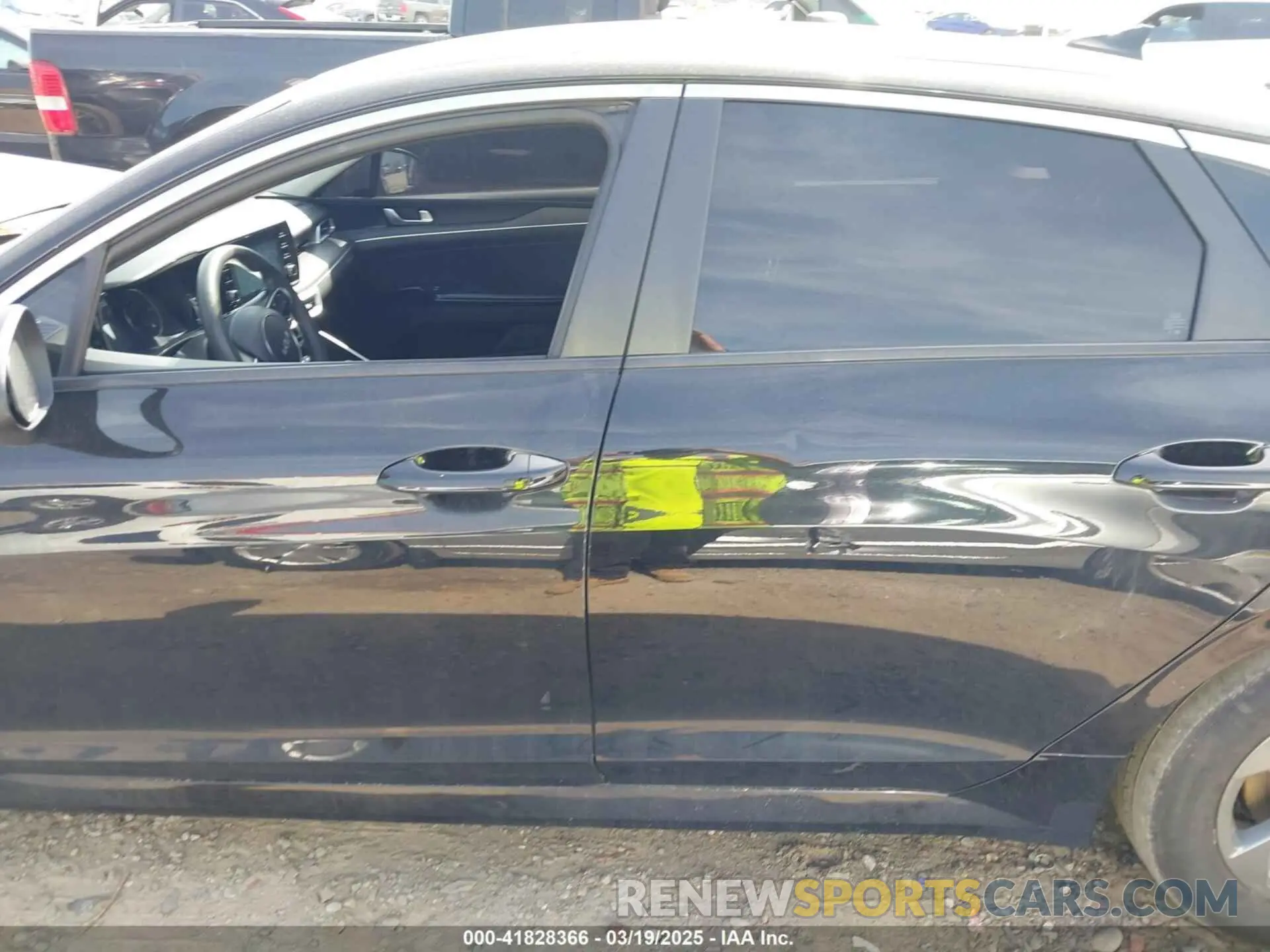 15 Photograph of a damaged car 5XXG14J26NG123276 KIA K5 2022
