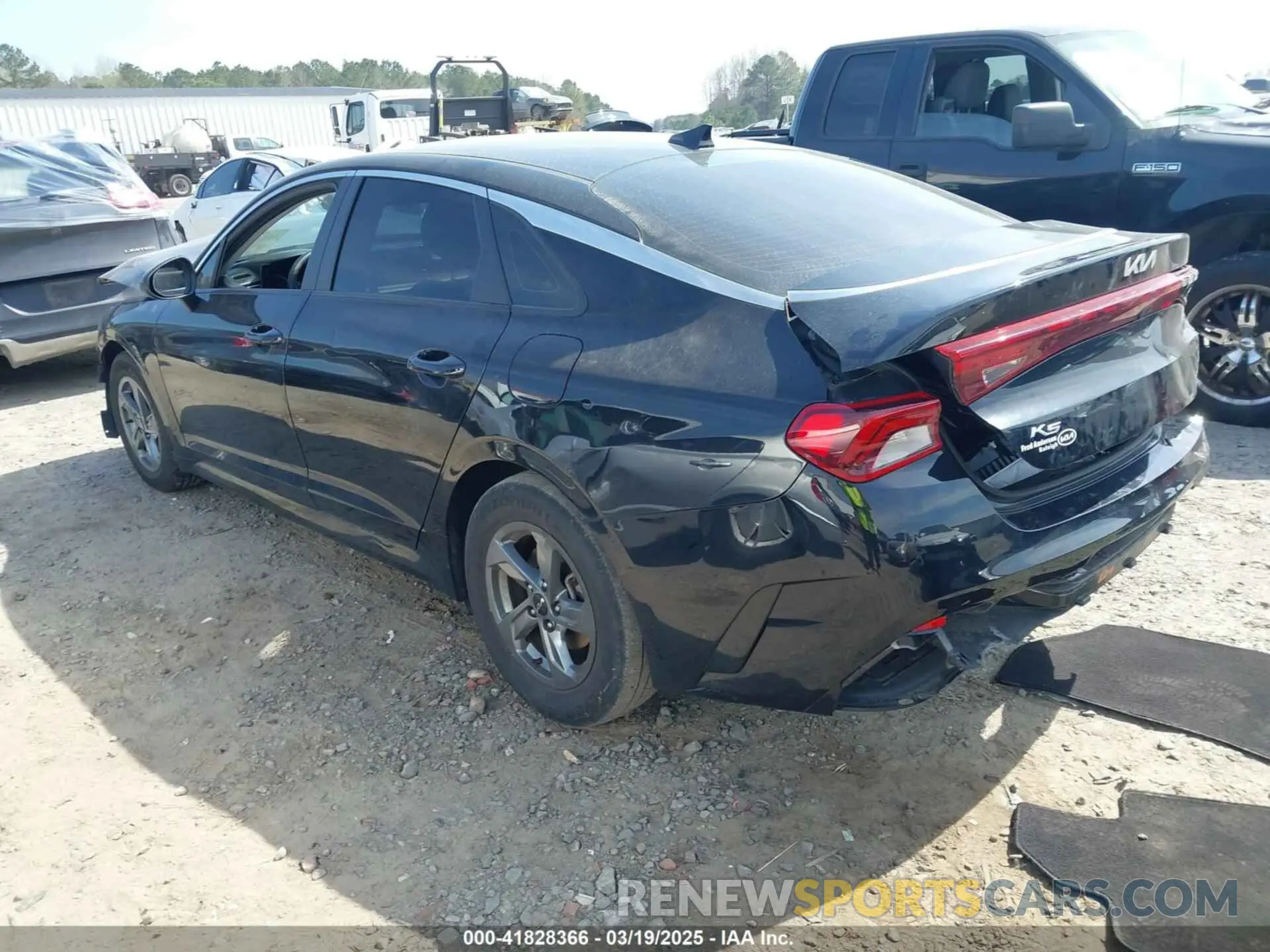 3 Photograph of a damaged car 5XXG14J26NG123276 KIA K5 2022