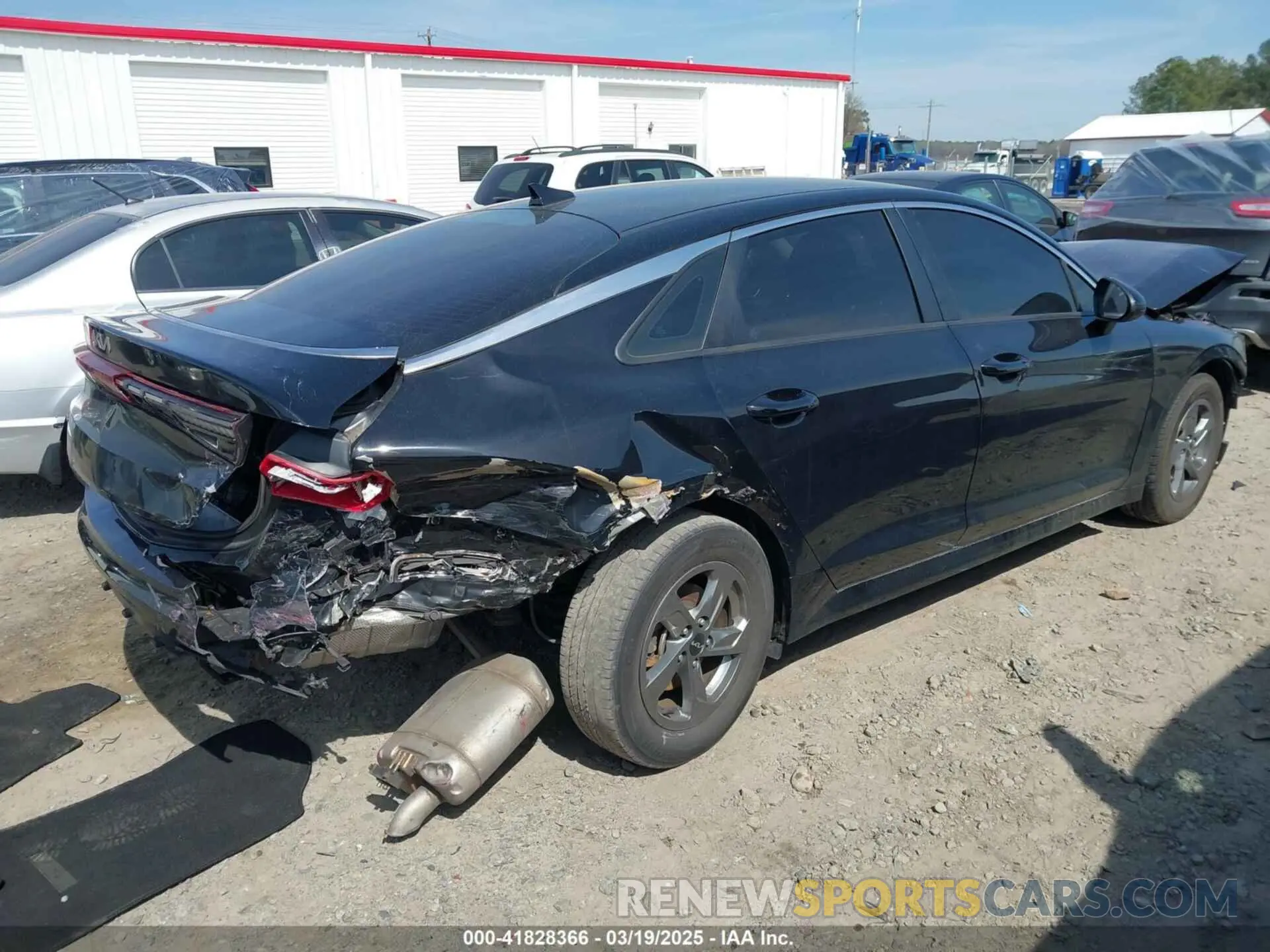 4 Photograph of a damaged car 5XXG14J26NG123276 KIA K5 2022