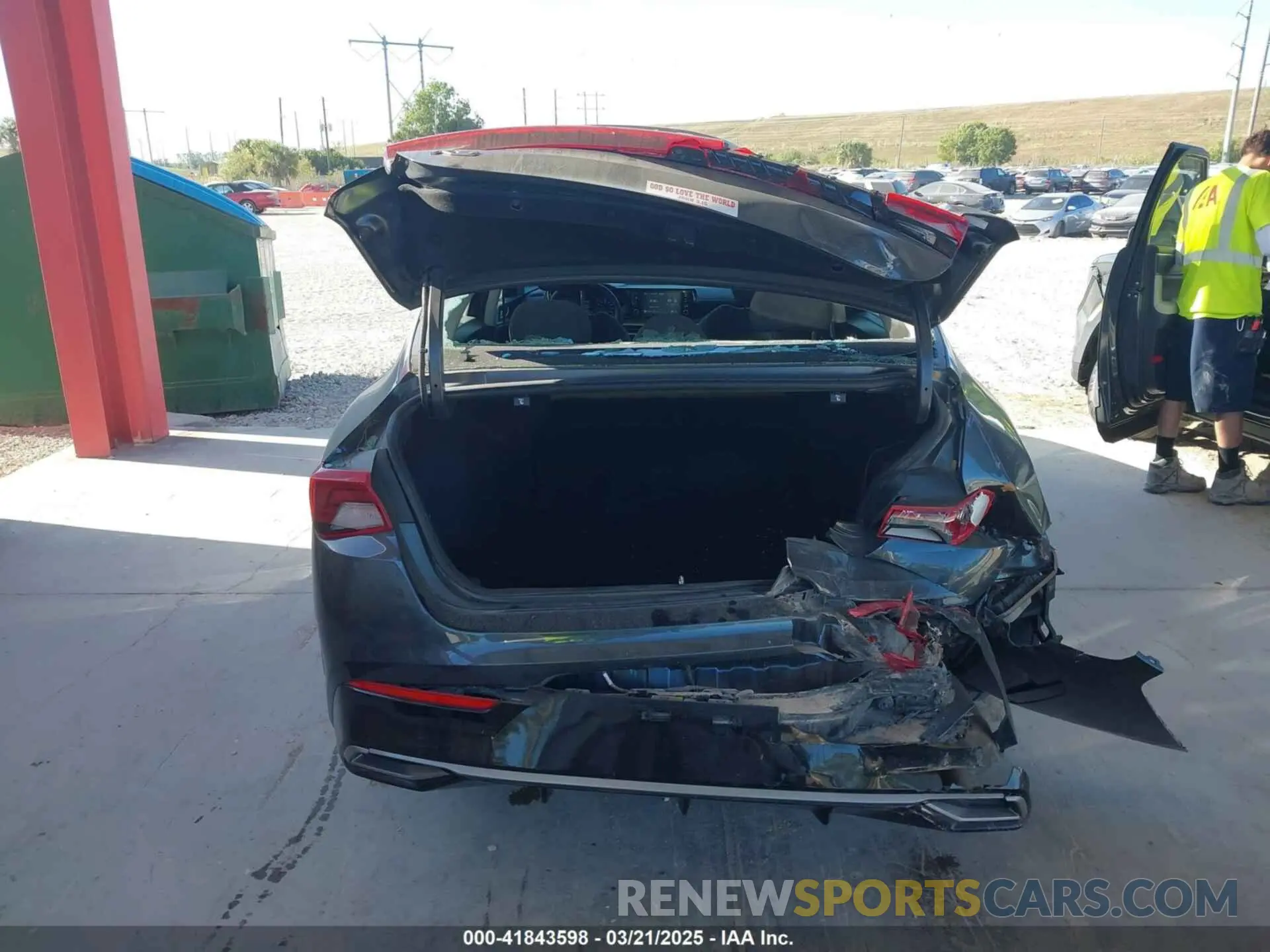 16 Photograph of a damaged car 5XXG14J26NG135699 KIA K5 2022