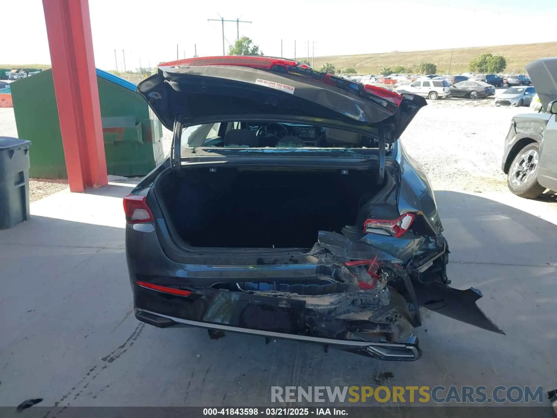 6 Photograph of a damaged car 5XXG14J26NG135699 KIA K5 2022