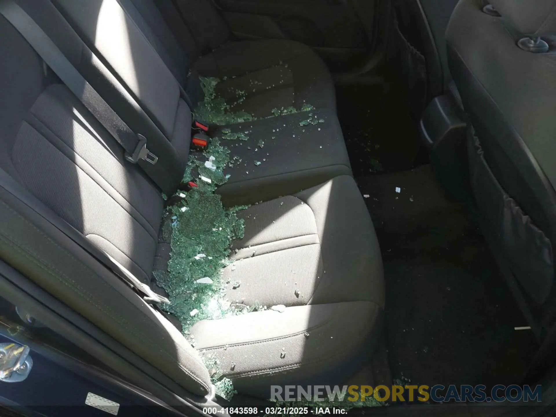 8 Photograph of a damaged car 5XXG14J26NG135699 KIA K5 2022