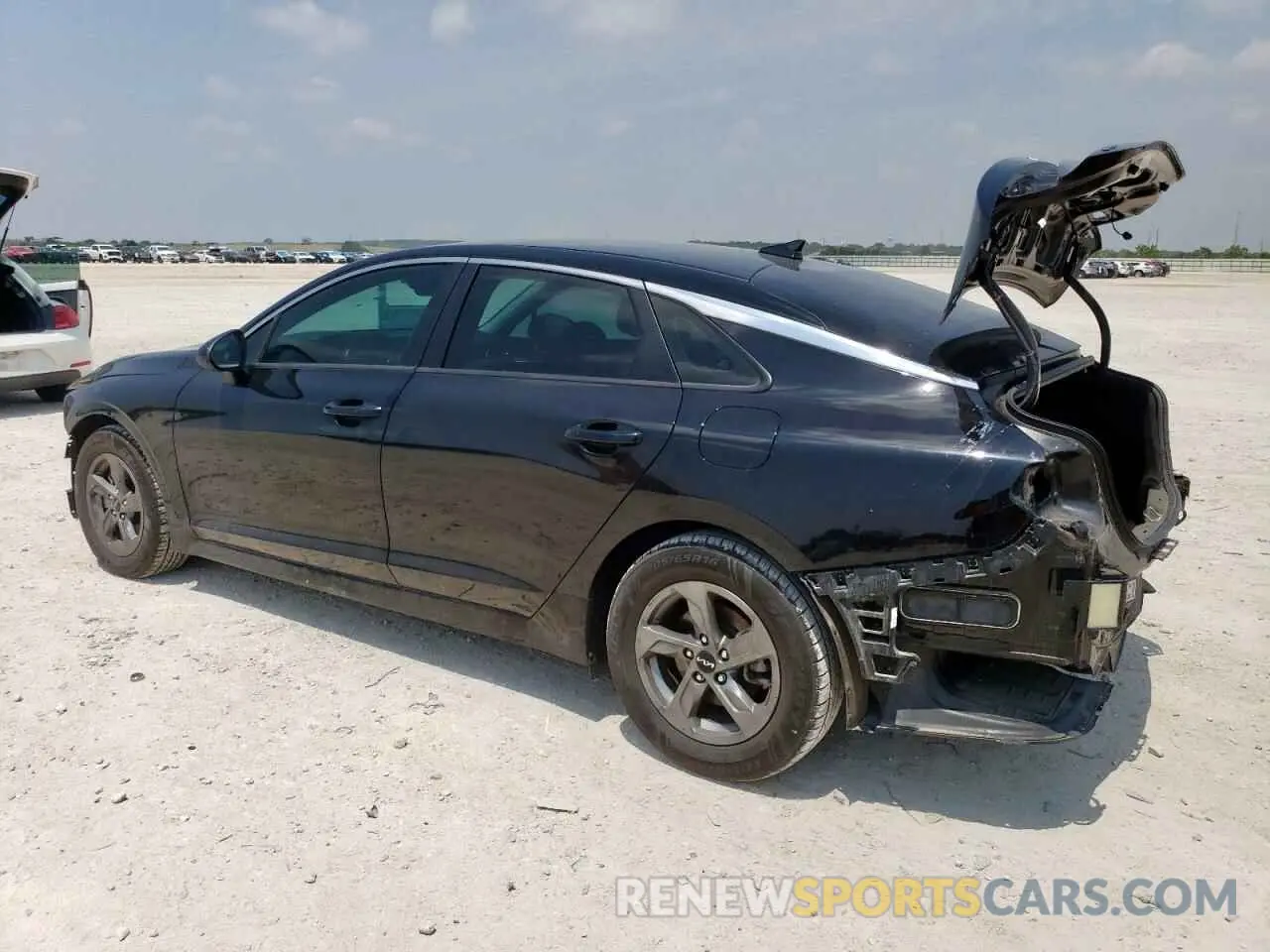 2 Photograph of a damaged car 5XXG14J27NG110844 KIA K5 2022