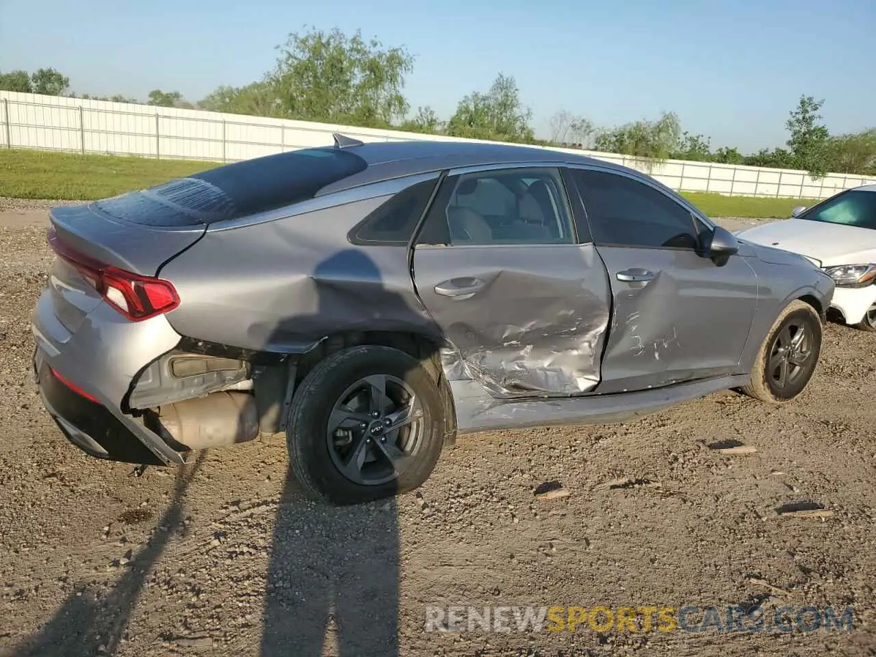 3 Photograph of a damaged car 5XXG14J27NG150910 KIA K5 2022