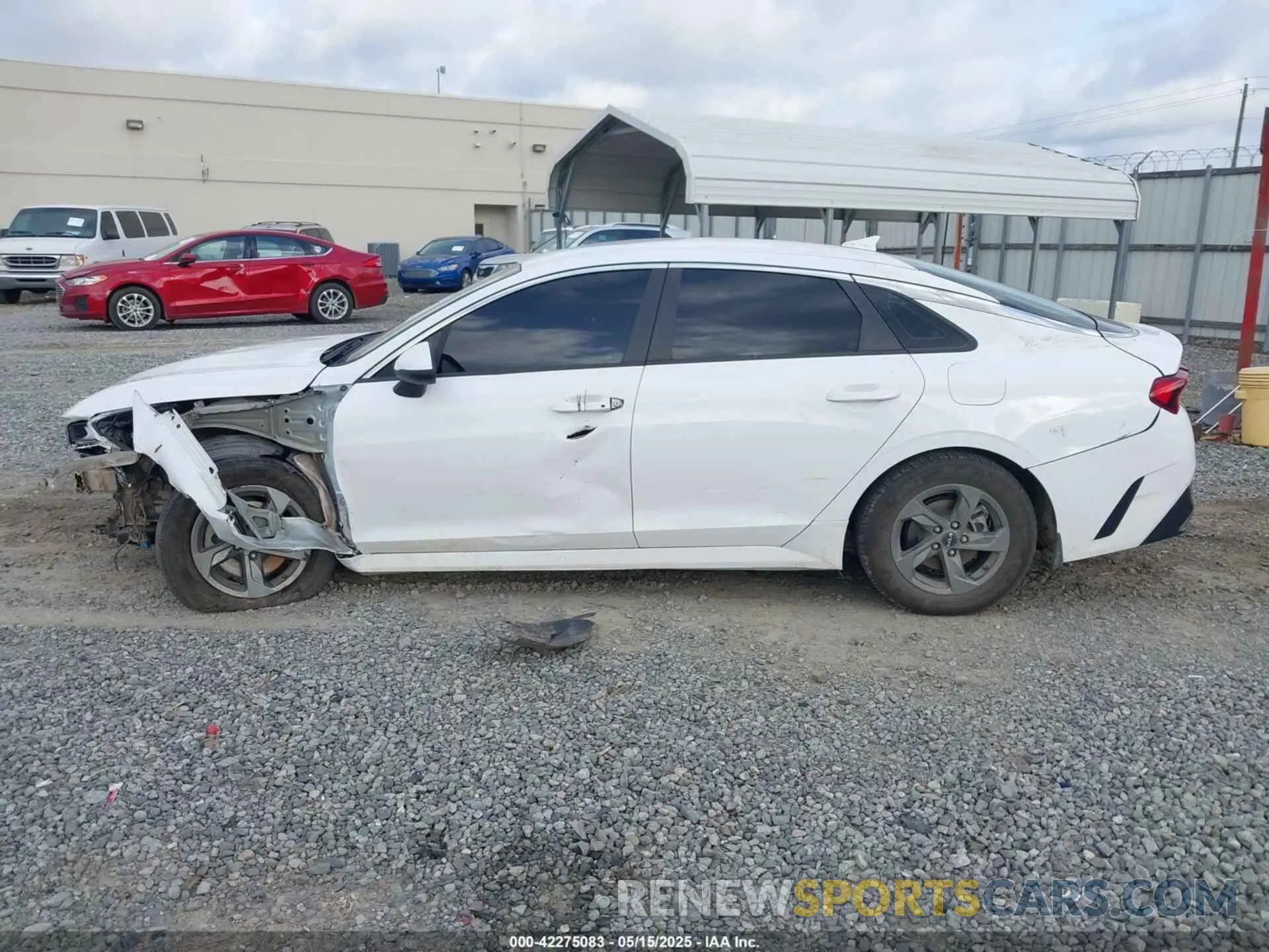14 Photograph of a damaged car 5XXG14J27NG164807 KIA K5 2022