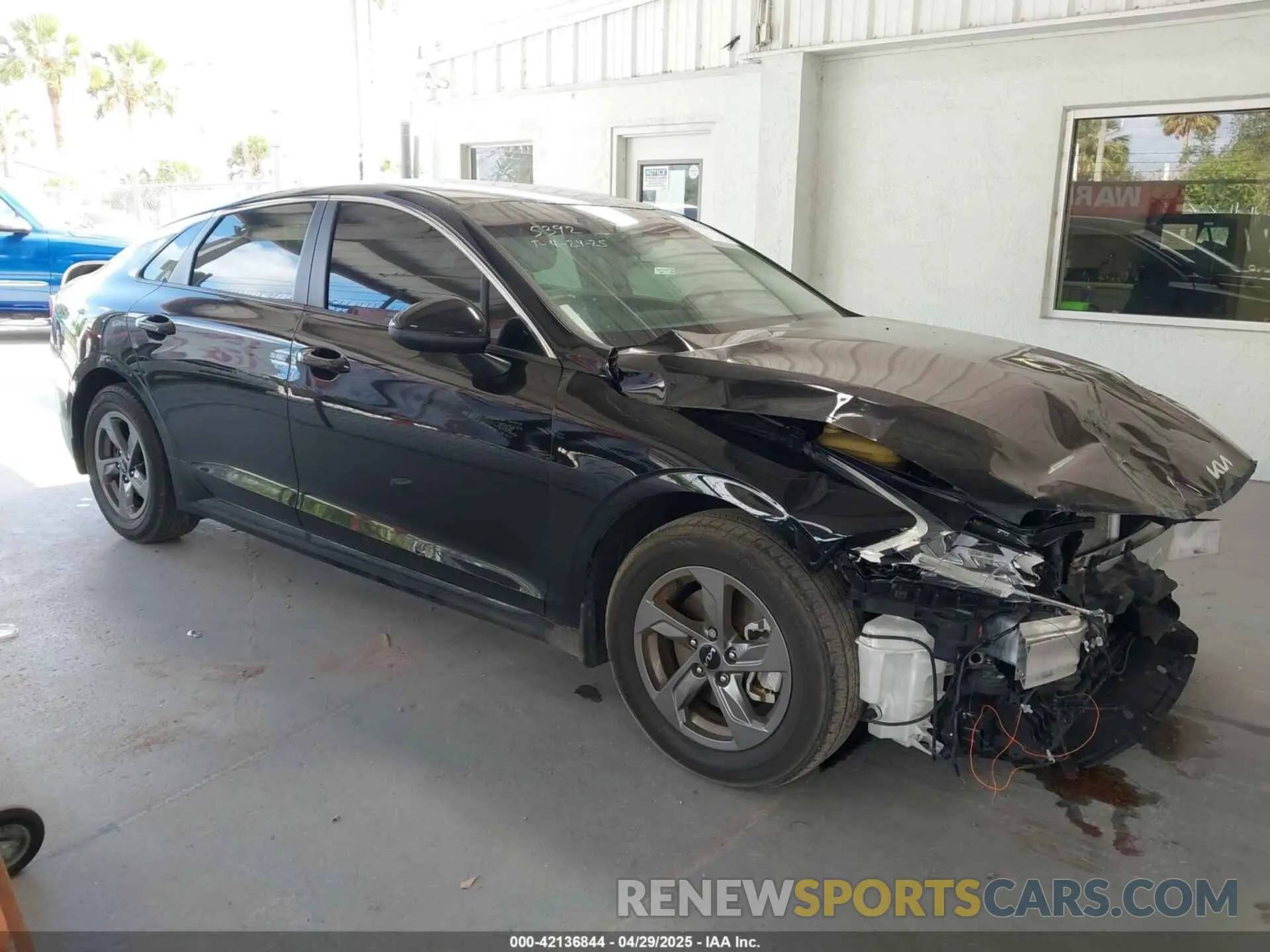 14 Photograph of a damaged car 5XXG14J28NG105572 KIA K5 2022