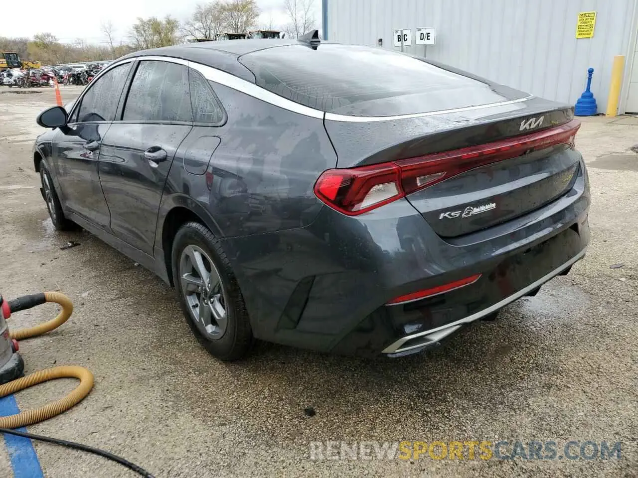 2 Photograph of a damaged car 5XXG14J28NG127135 KIA K5 2022