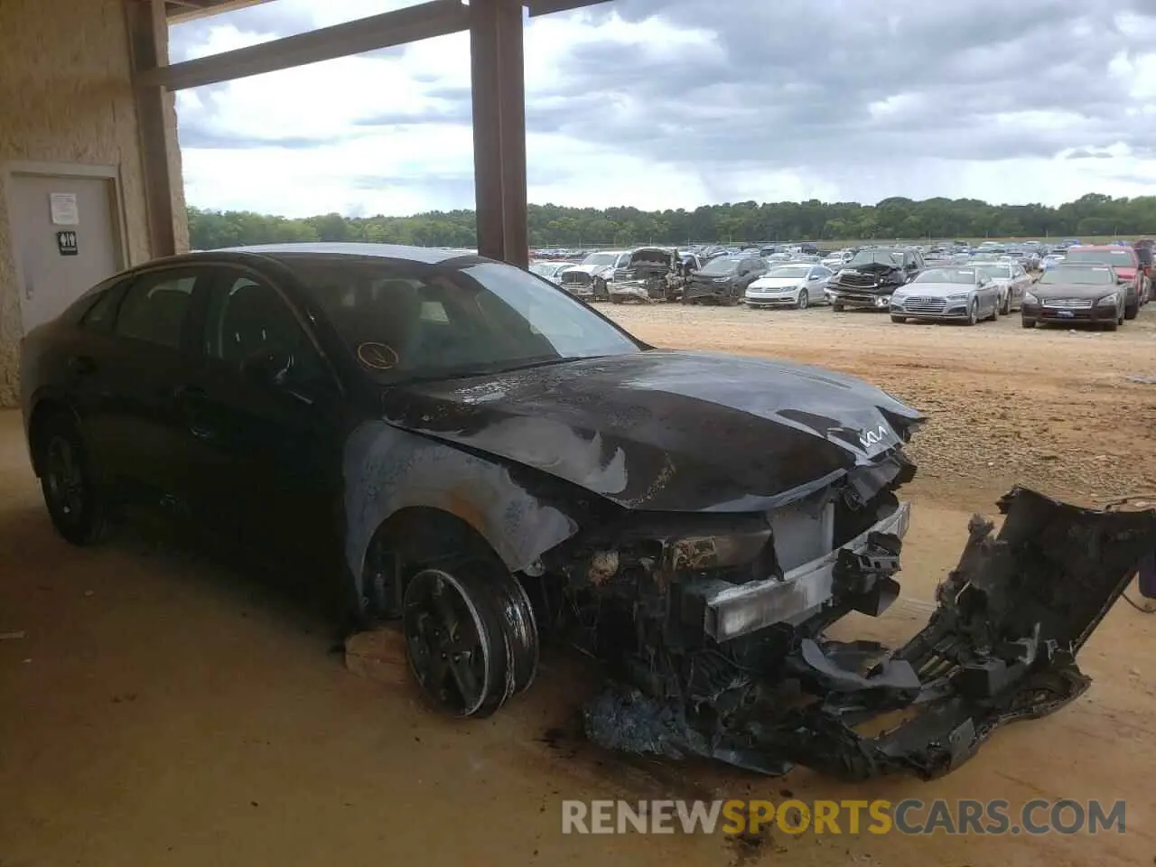 1 Photograph of a damaged car 5XXG14J28NG155226 KIA K5 2022