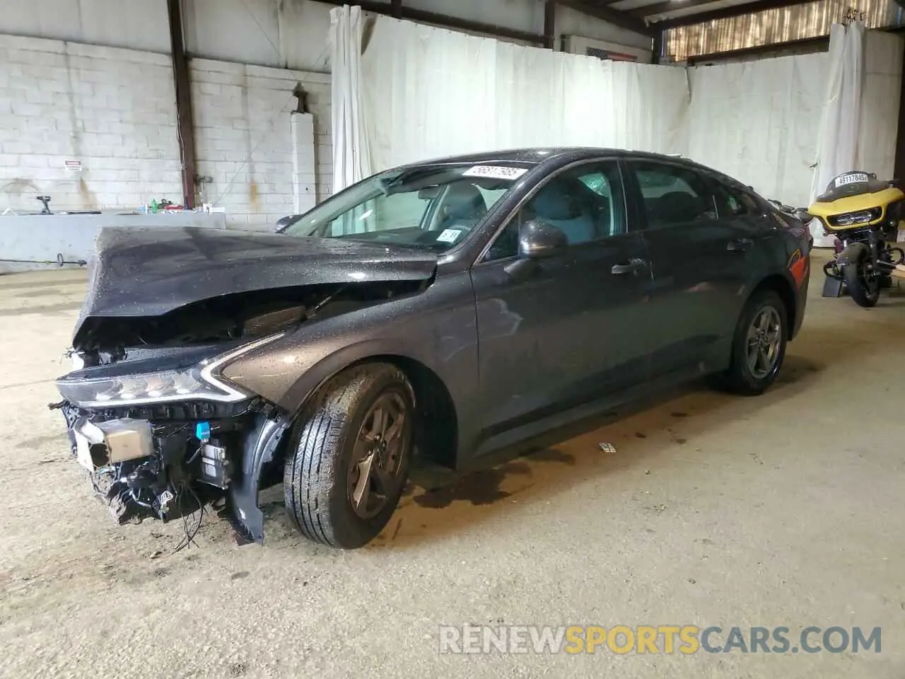1 Photograph of a damaged car 5XXG14J29NG113826 KIA K5 2022