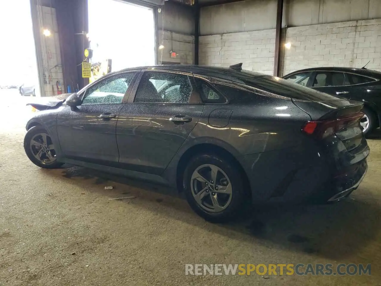 2 Photograph of a damaged car 5XXG14J29NG113826 KIA K5 2022