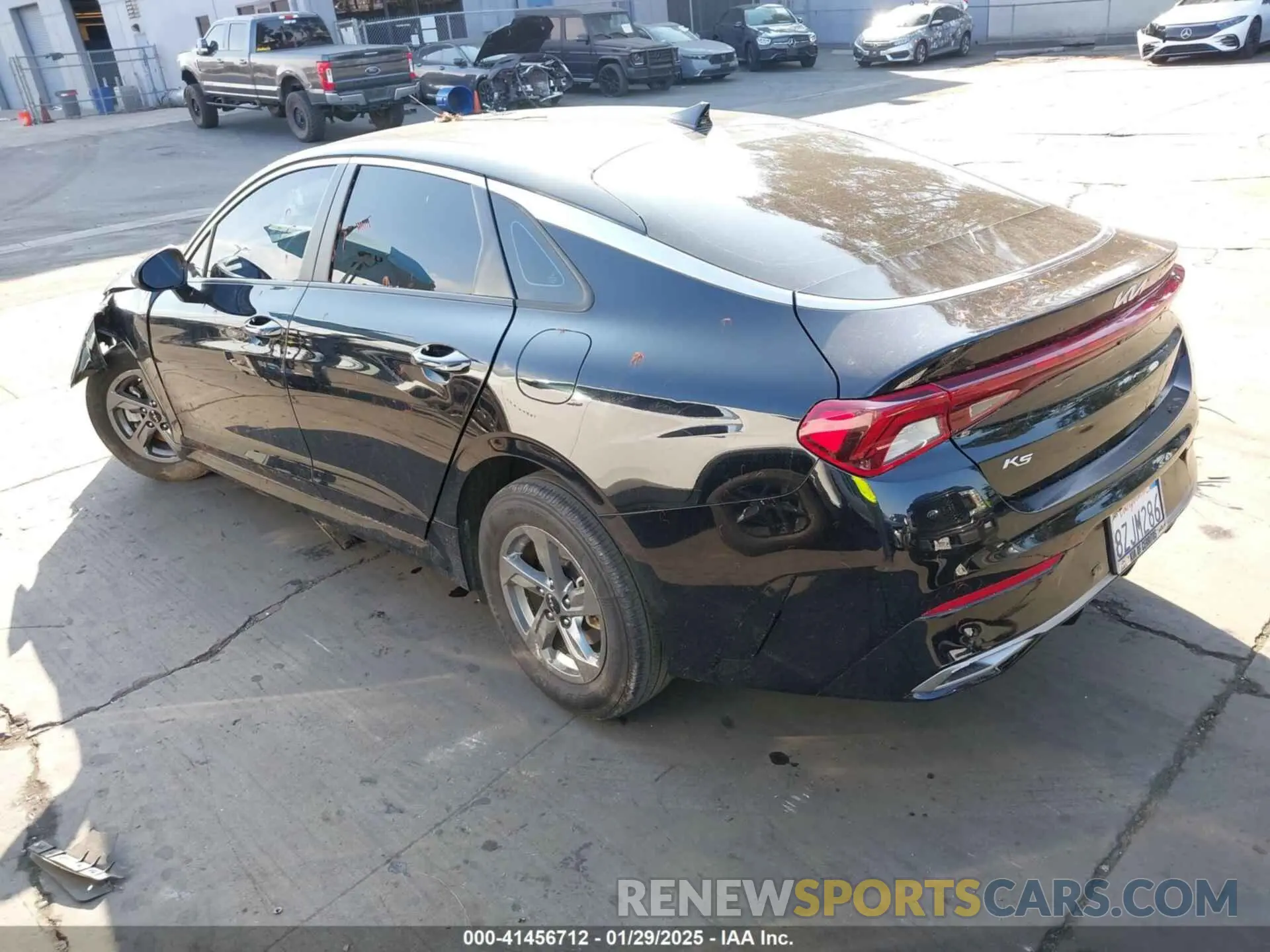 3 Photograph of a damaged car 5XXG14J29NG132439 KIA K5 2022