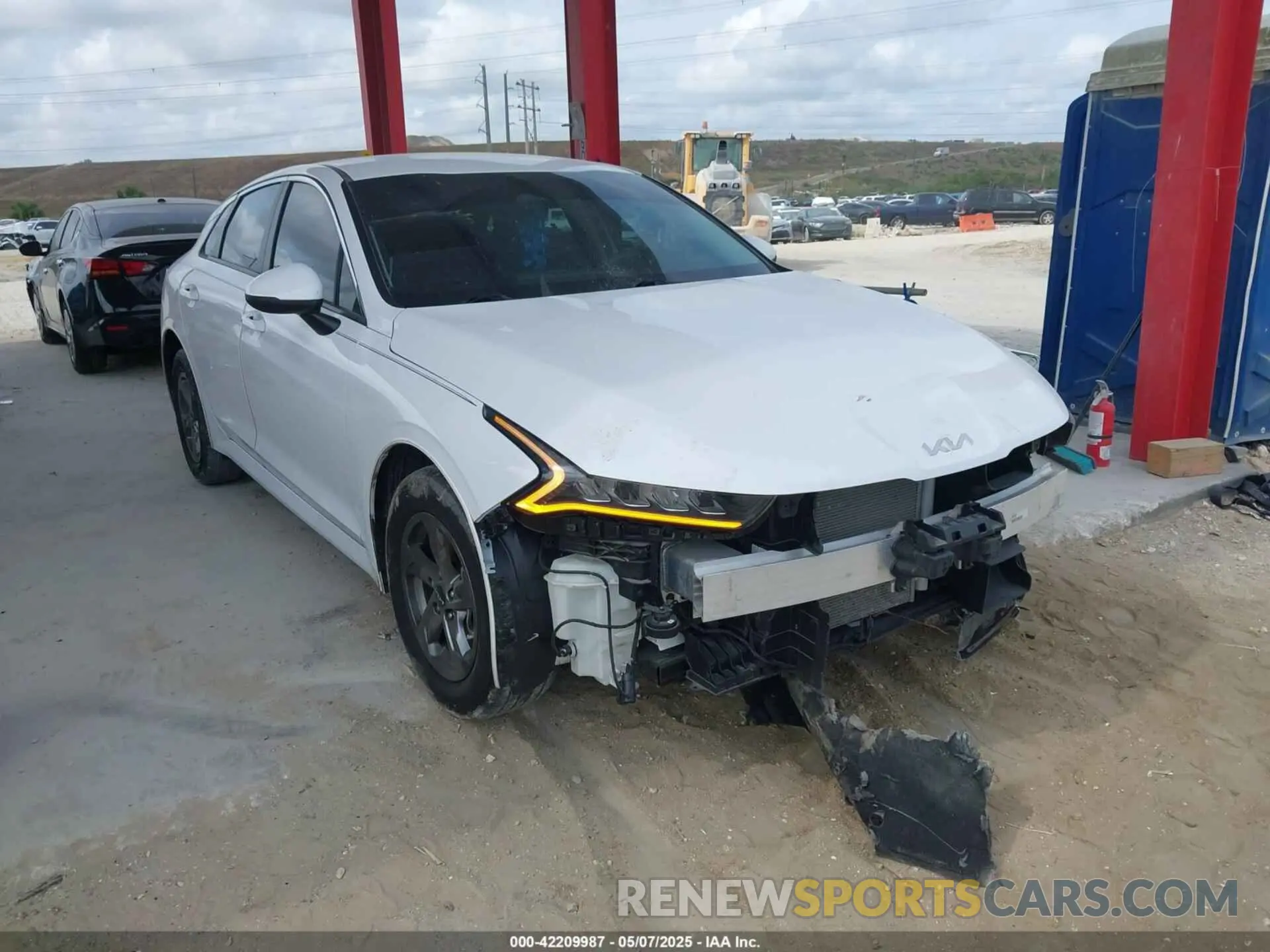 1 Photograph of a damaged car 5XXG14J29NG142629 KIA K5 2022