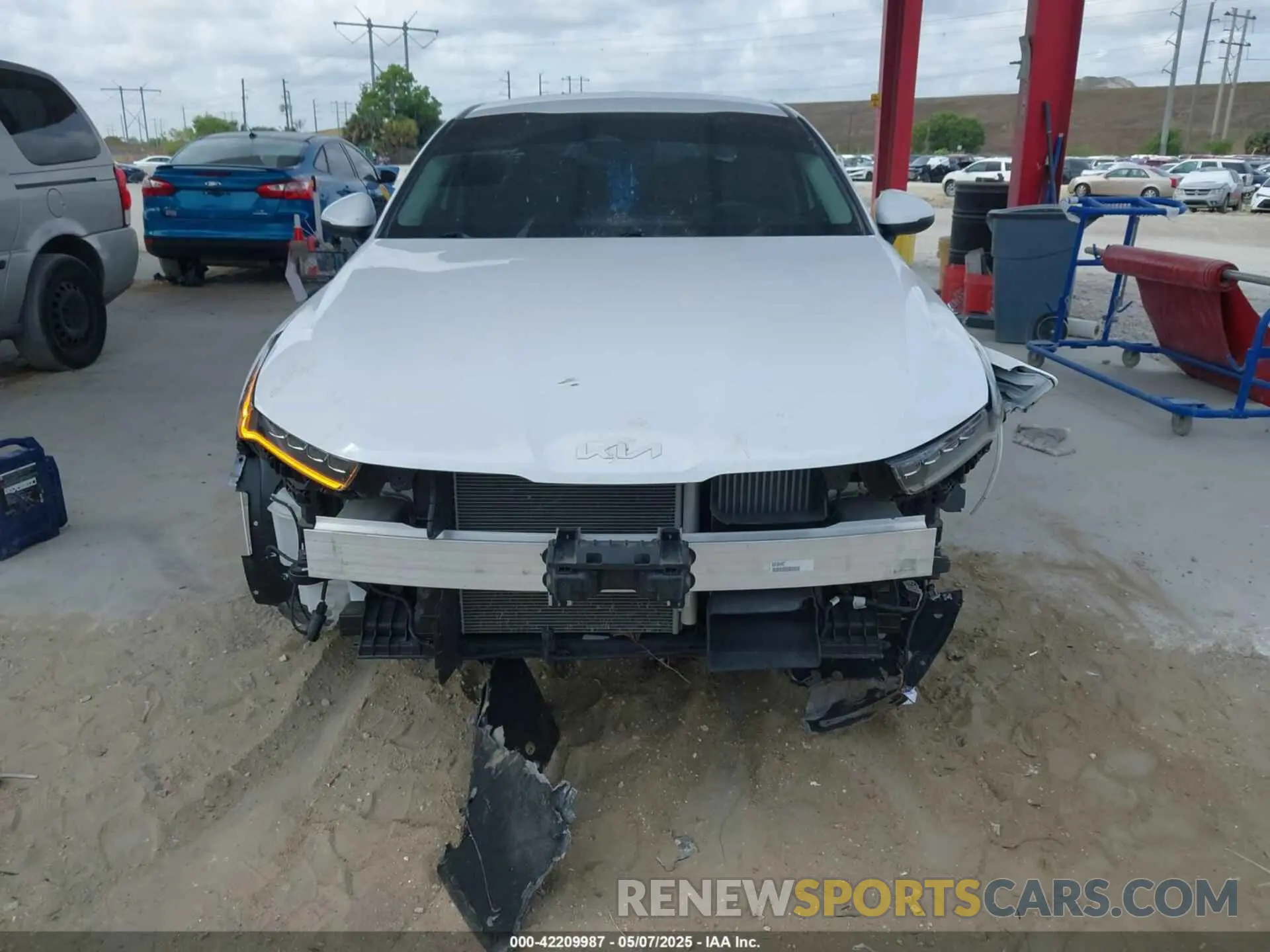 13 Photograph of a damaged car 5XXG14J29NG142629 KIA K5 2022