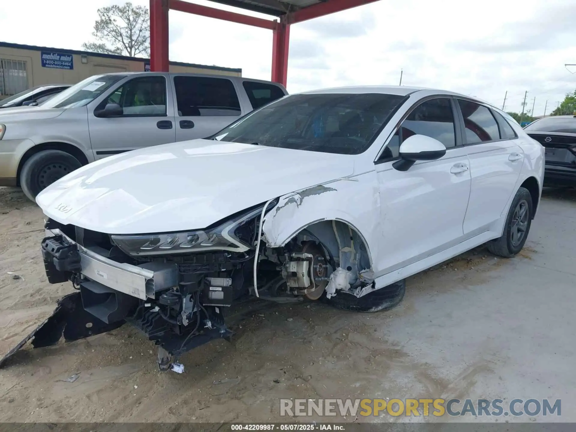 2 Photograph of a damaged car 5XXG14J29NG142629 KIA K5 2022