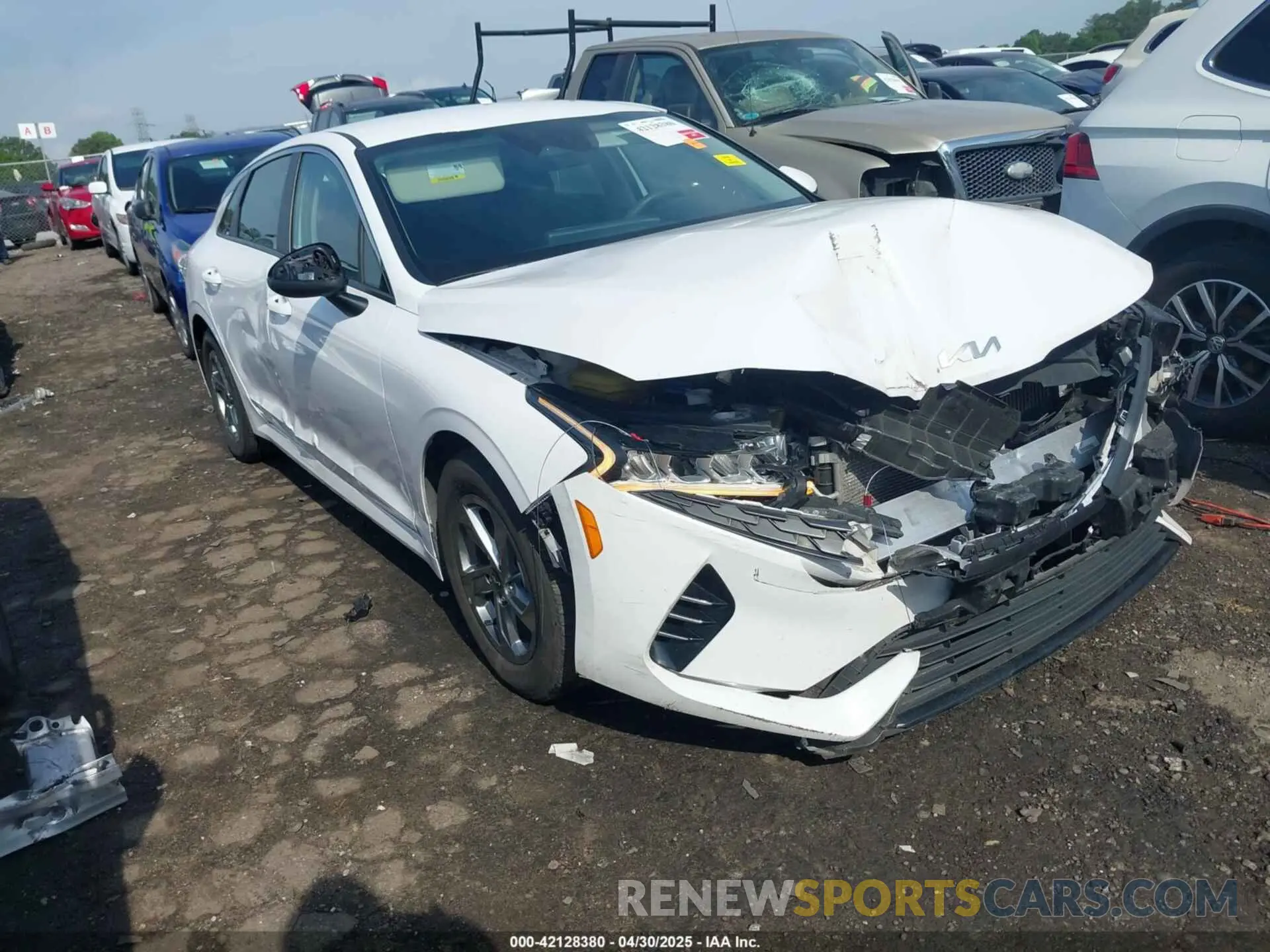 1 Photograph of a damaged car 5XXG14J29NG144624 KIA K5 2022