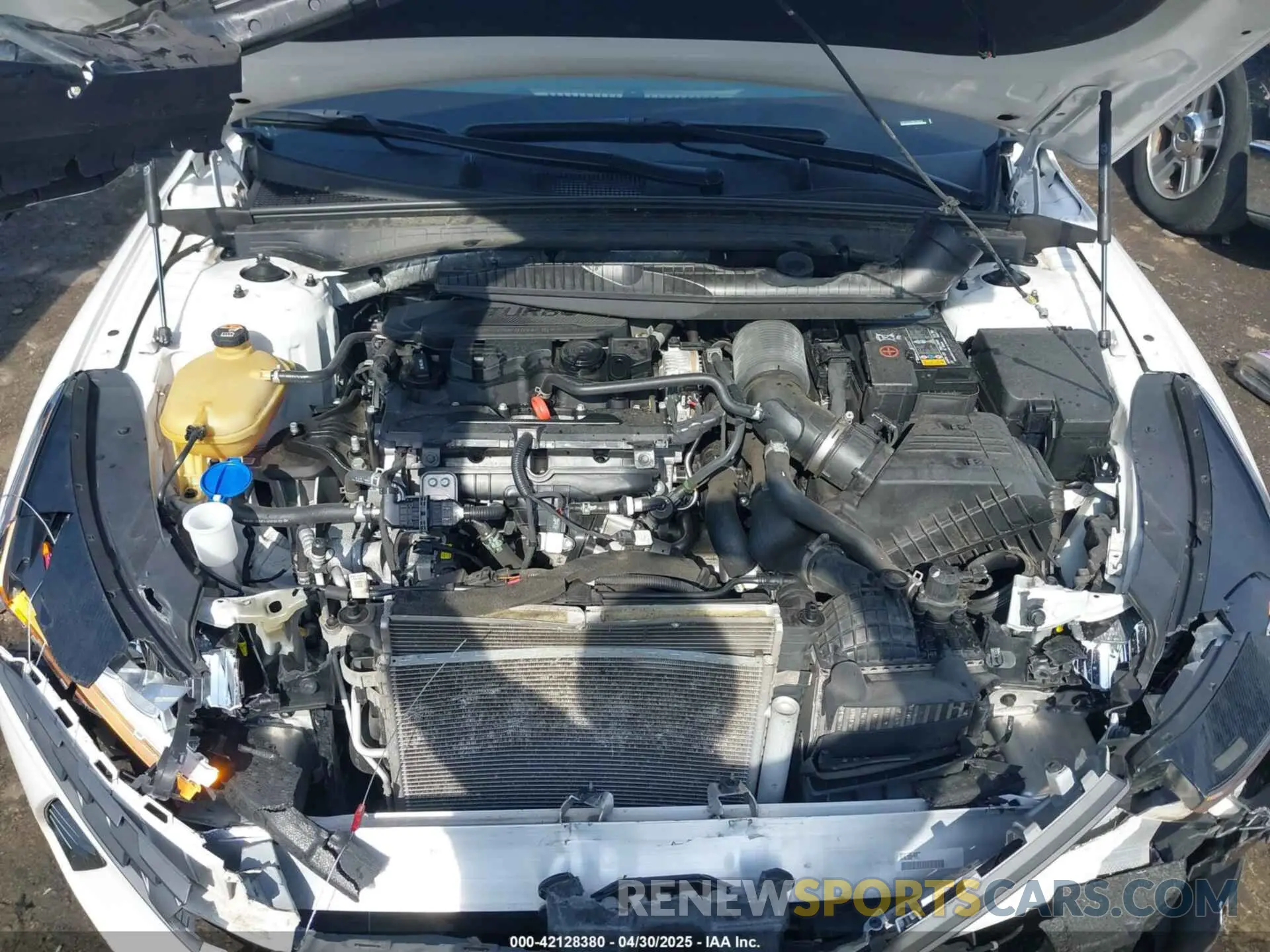 10 Photograph of a damaged car 5XXG14J29NG144624 KIA K5 2022