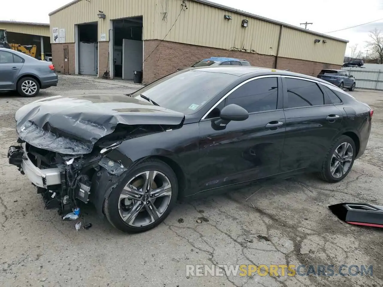 1 Photograph of a damaged car 5XXG14J29NG160628 KIA K5 2022
