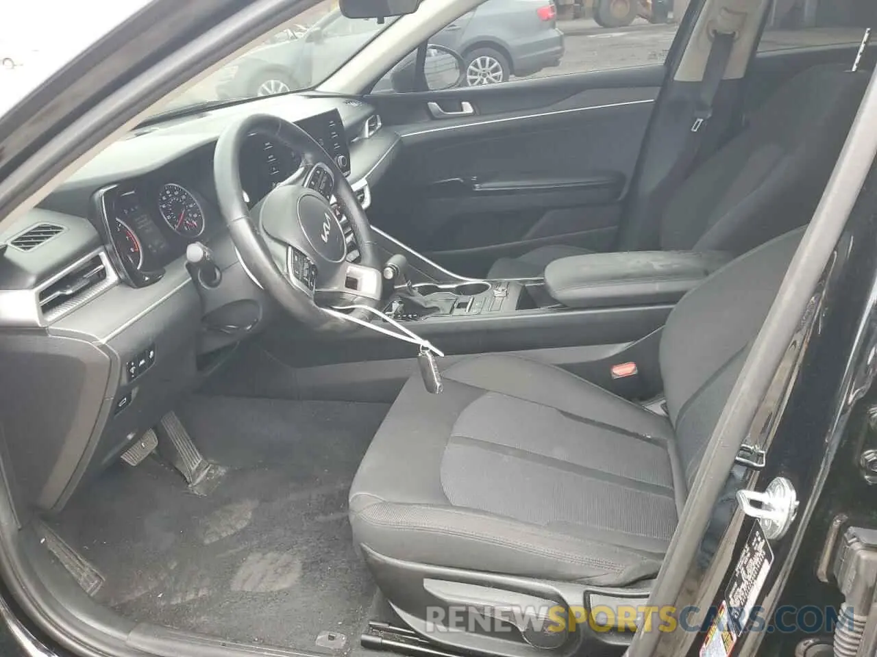 7 Photograph of a damaged car 5XXG14J29NG160628 KIA K5 2022
