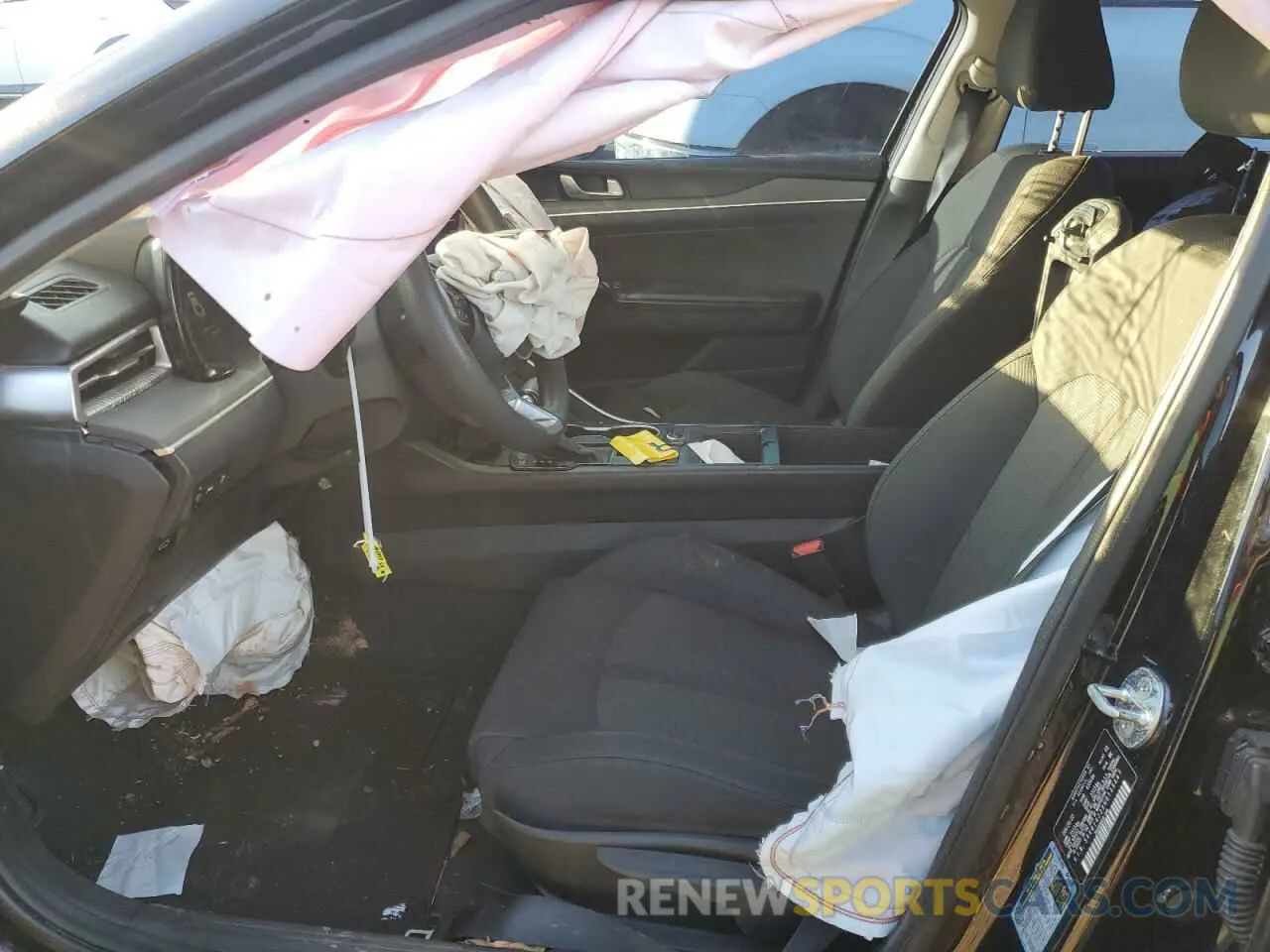 7 Photograph of a damaged car 5XXG14J2XNG139447 KIA K5 2022