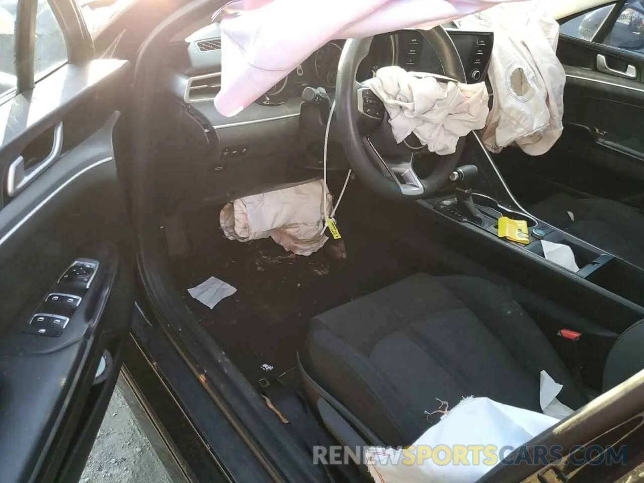 8 Photograph of a damaged car 5XXG14J2XNG139447 KIA K5 2022