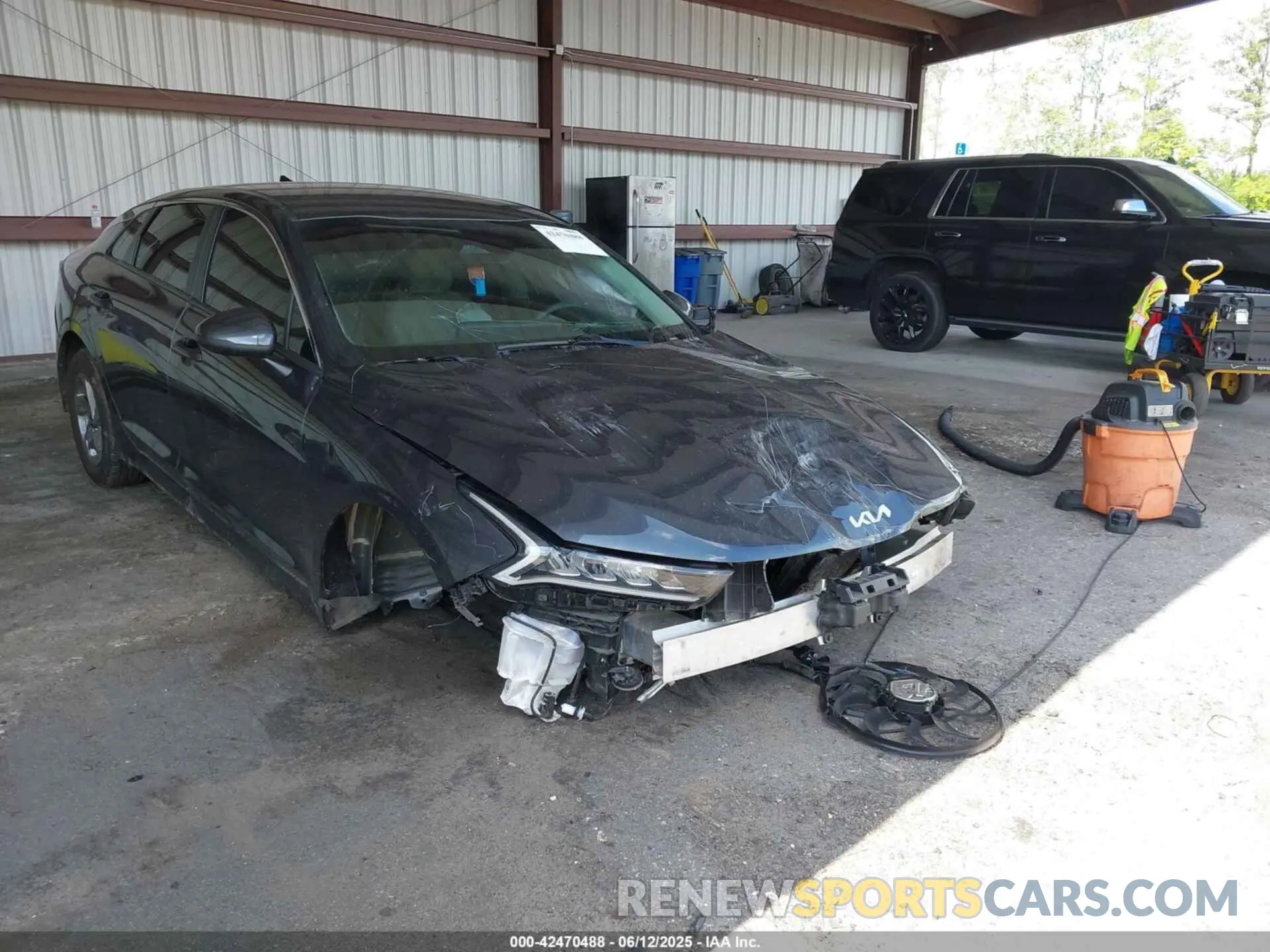1 Photograph of a damaged car 5XXG14J2XNG158645 KIA K5 2022