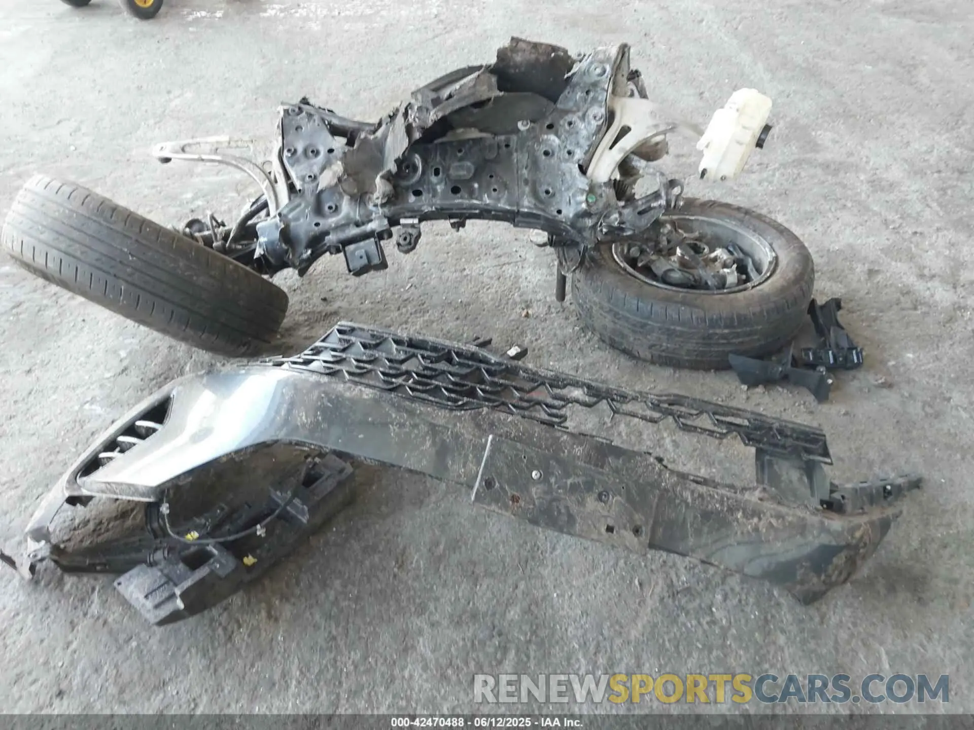 12 Photograph of a damaged car 5XXG14J2XNG158645 KIA K5 2022