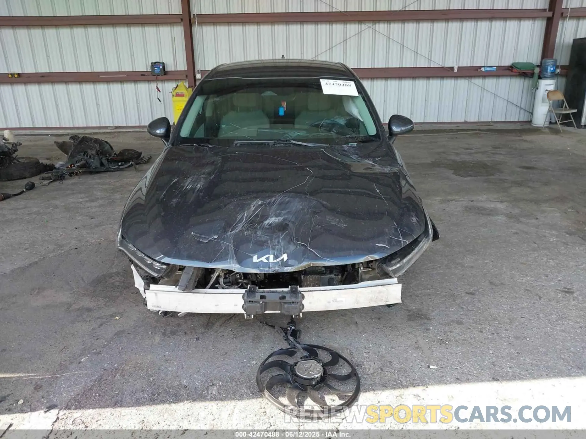 13 Photograph of a damaged car 5XXG14J2XNG158645 KIA K5 2022