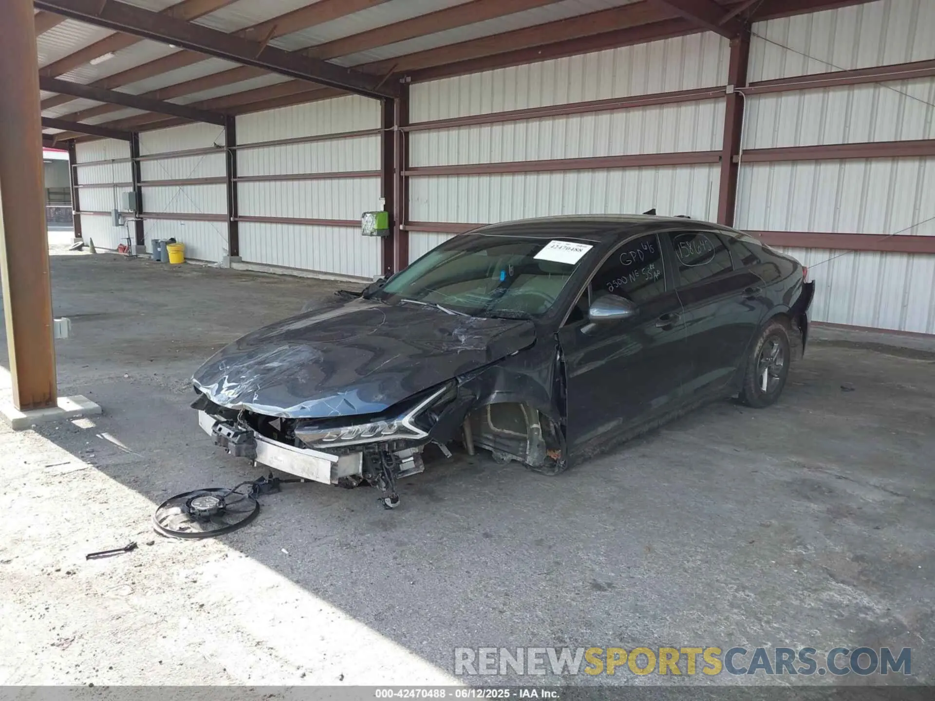 2 Photograph of a damaged car 5XXG14J2XNG158645 KIA K5 2022