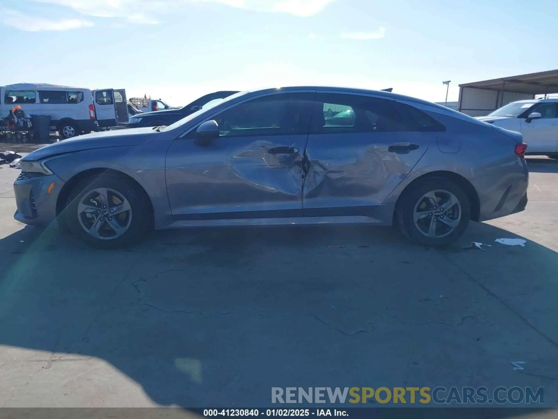 14 Photograph of a damaged car 5XXG24J20NG107040 KIA K5 2022