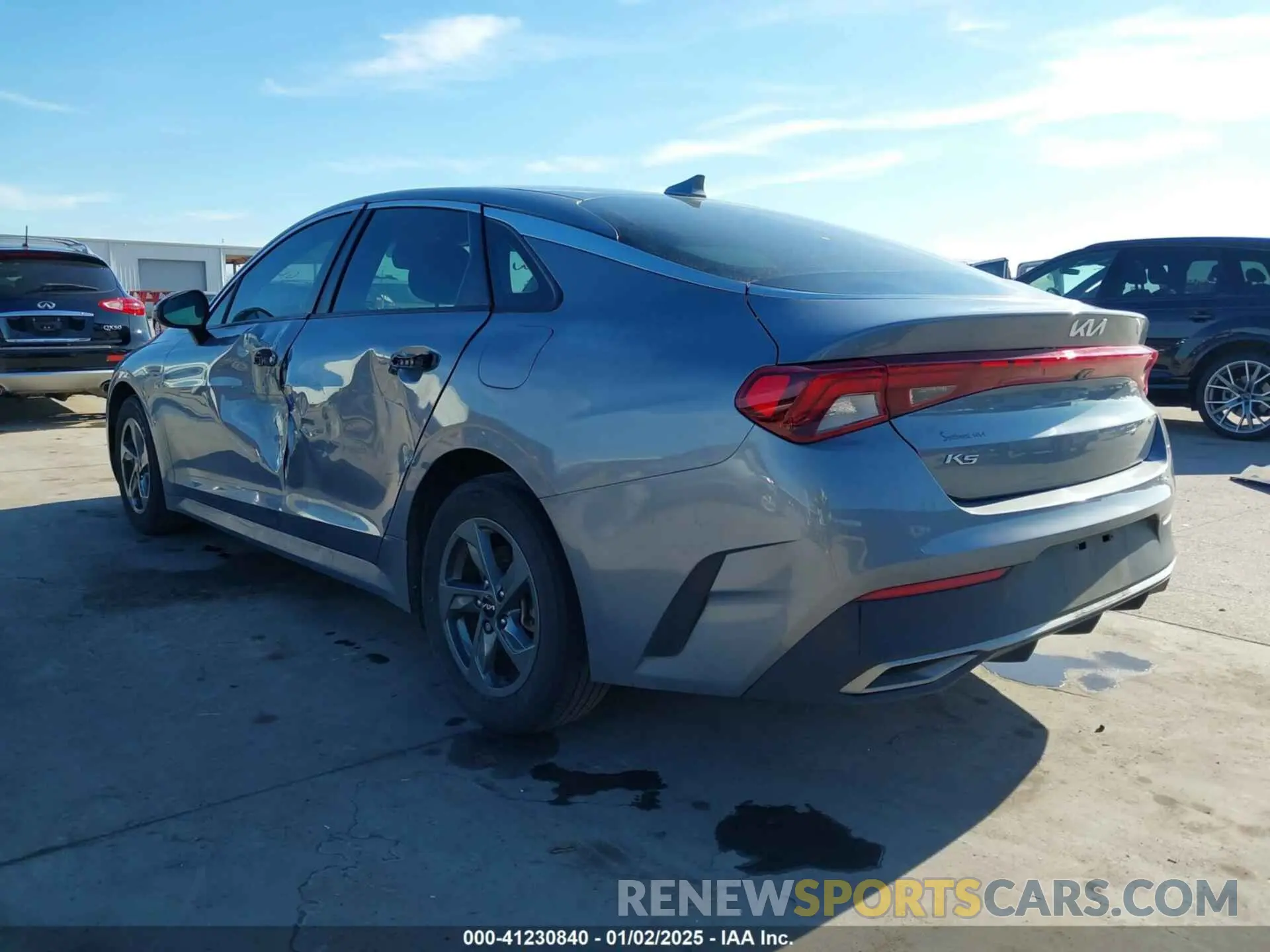 3 Photograph of a damaged car 5XXG24J20NG107040 KIA K5 2022