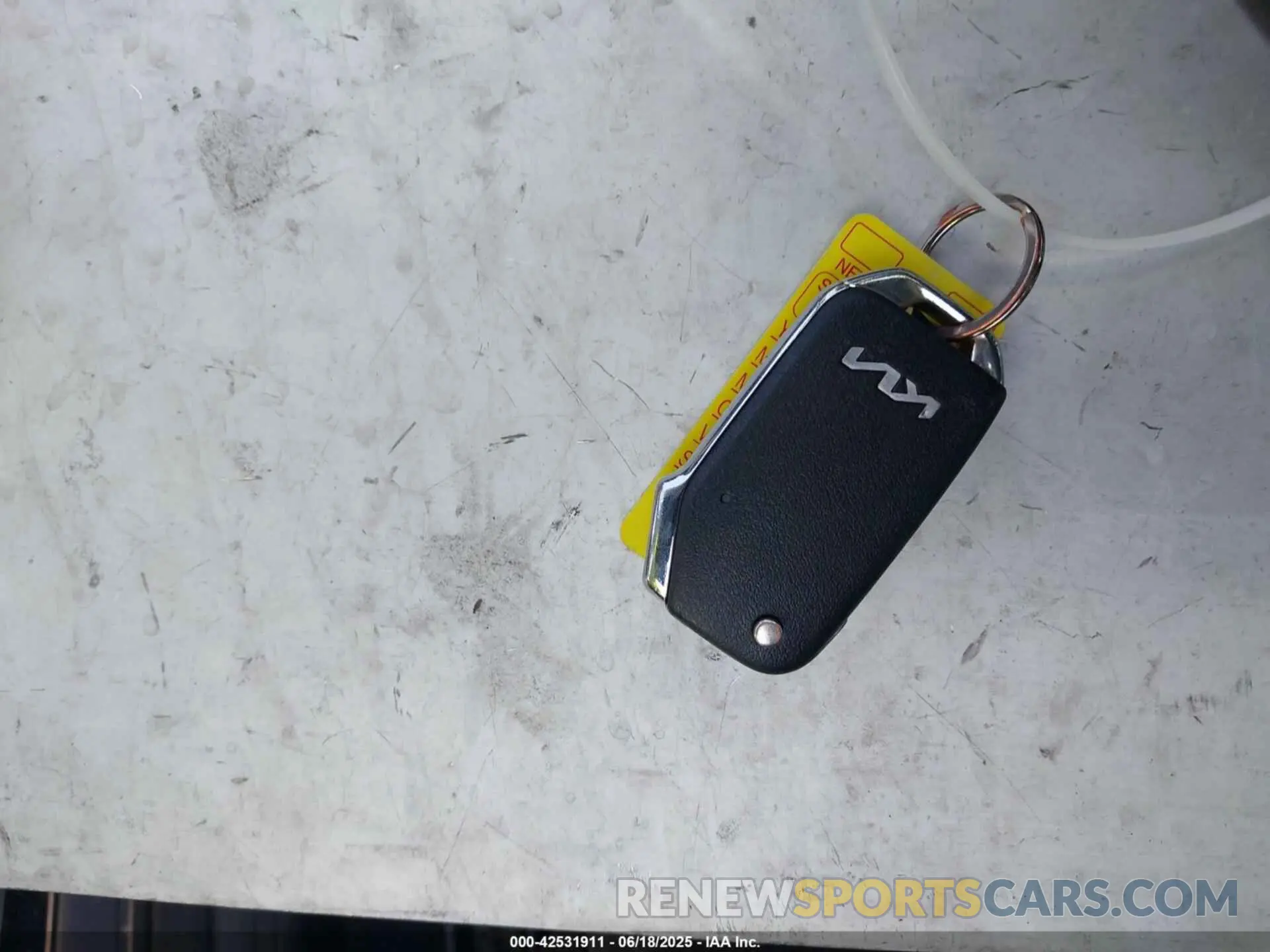 11 Photograph of a damaged car 5XXG24J20NG108642 KIA K5 2022