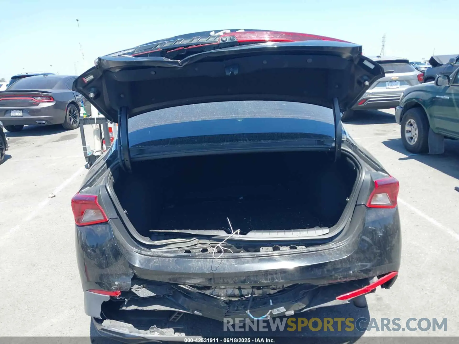 16 Photograph of a damaged car 5XXG24J20NG108642 KIA K5 2022