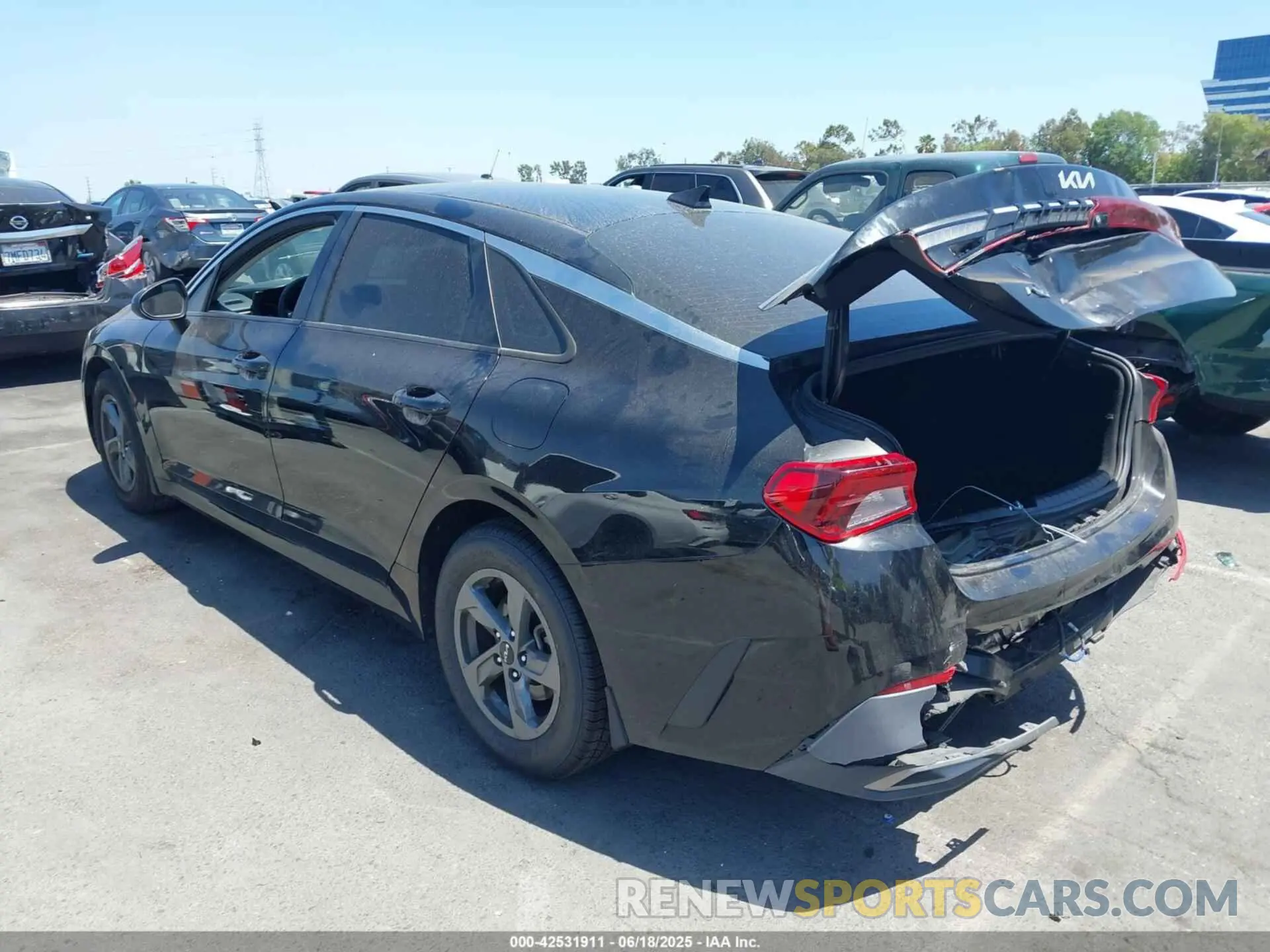 3 Photograph of a damaged car 5XXG24J20NG108642 KIA K5 2022