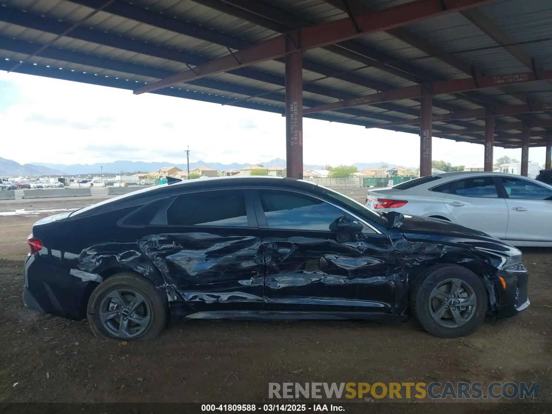 13 Photograph of a damaged car 5XXG24J21NG163696 KIA K5 2022