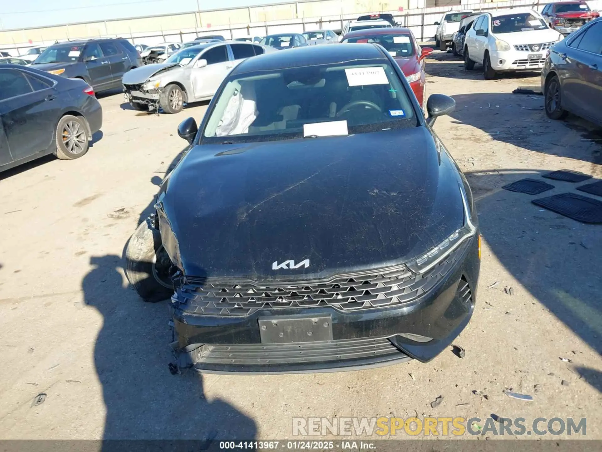 11 Photograph of a damaged car 5XXG24J23NG123927 KIA K5 2022