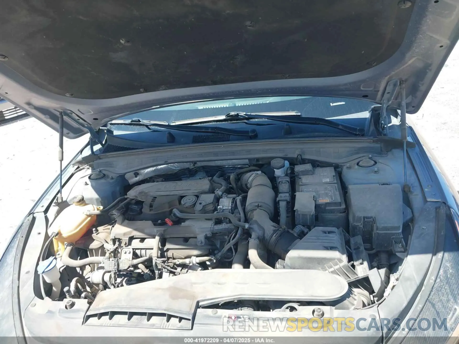 10 Photograph of a damaged car 5XXG24J24NG154765 KIA K5 2022